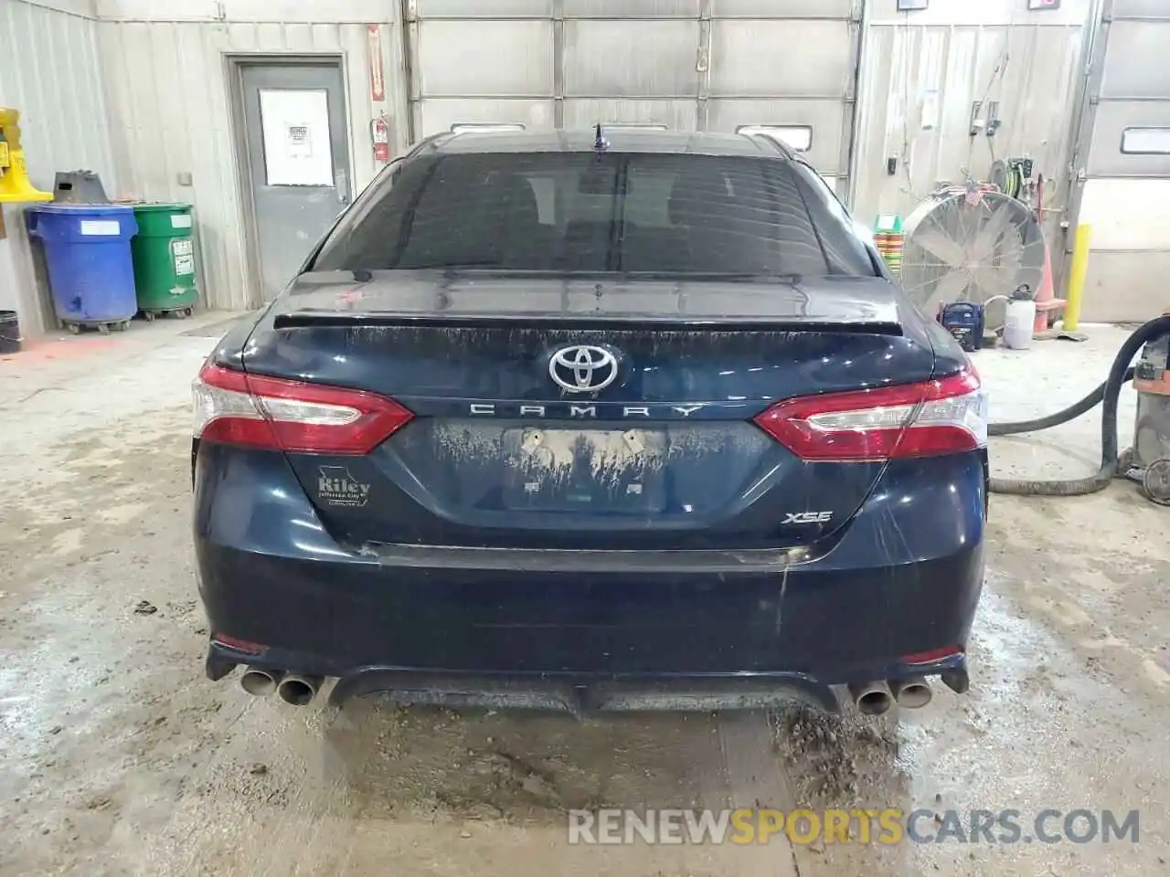 6 Photograph of a damaged car 4T1B61HK0KU709599 TOYOTA CAMRY 2019