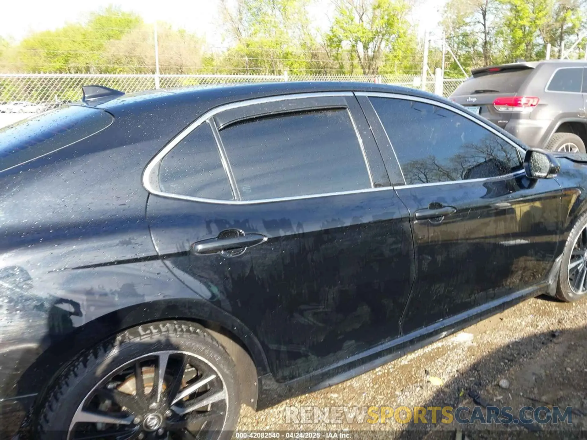 13 Photograph of a damaged car 4T1B61HK0KU710493 TOYOTA CAMRY 2019