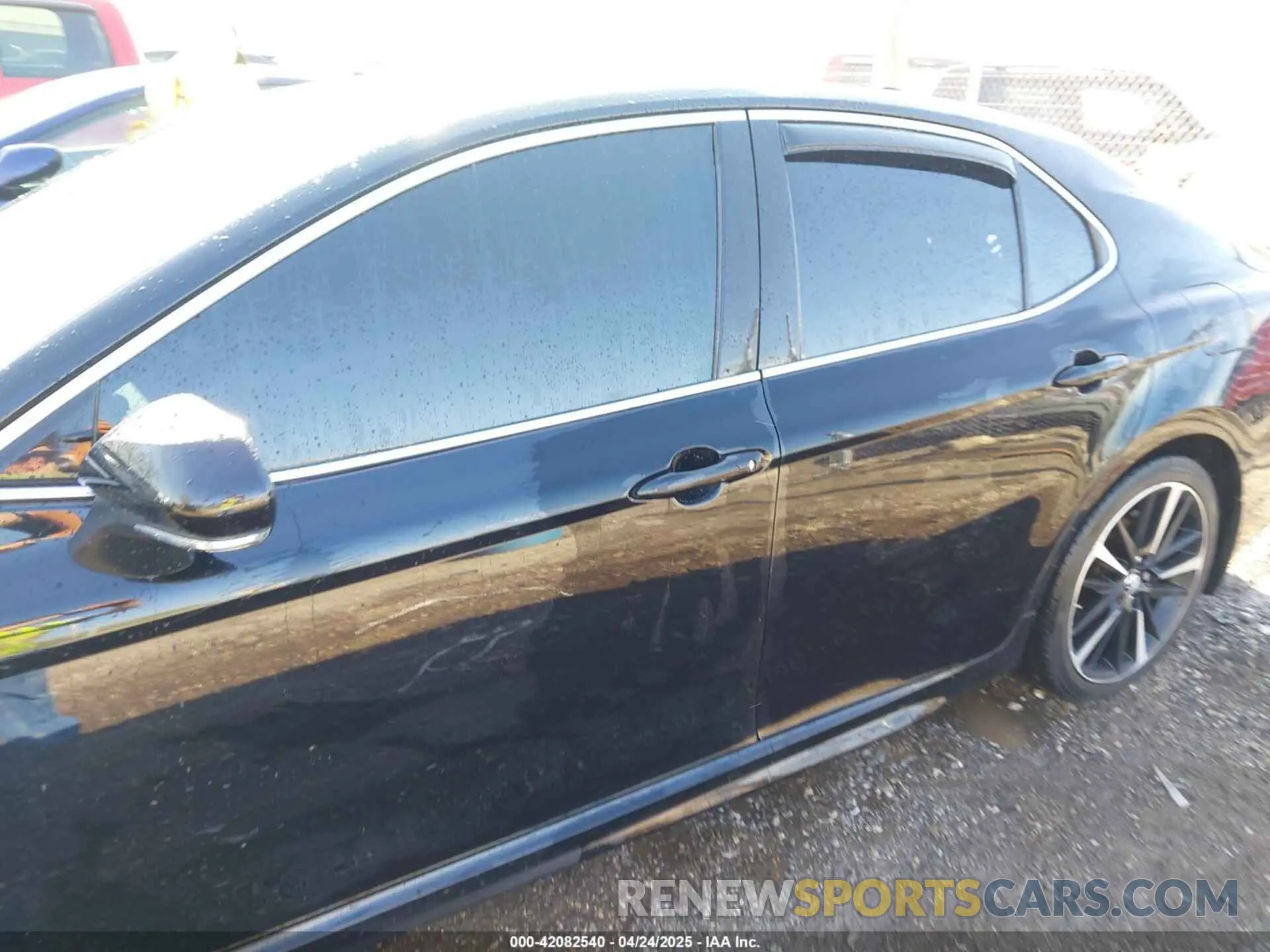 14 Photograph of a damaged car 4T1B61HK0KU710493 TOYOTA CAMRY 2019