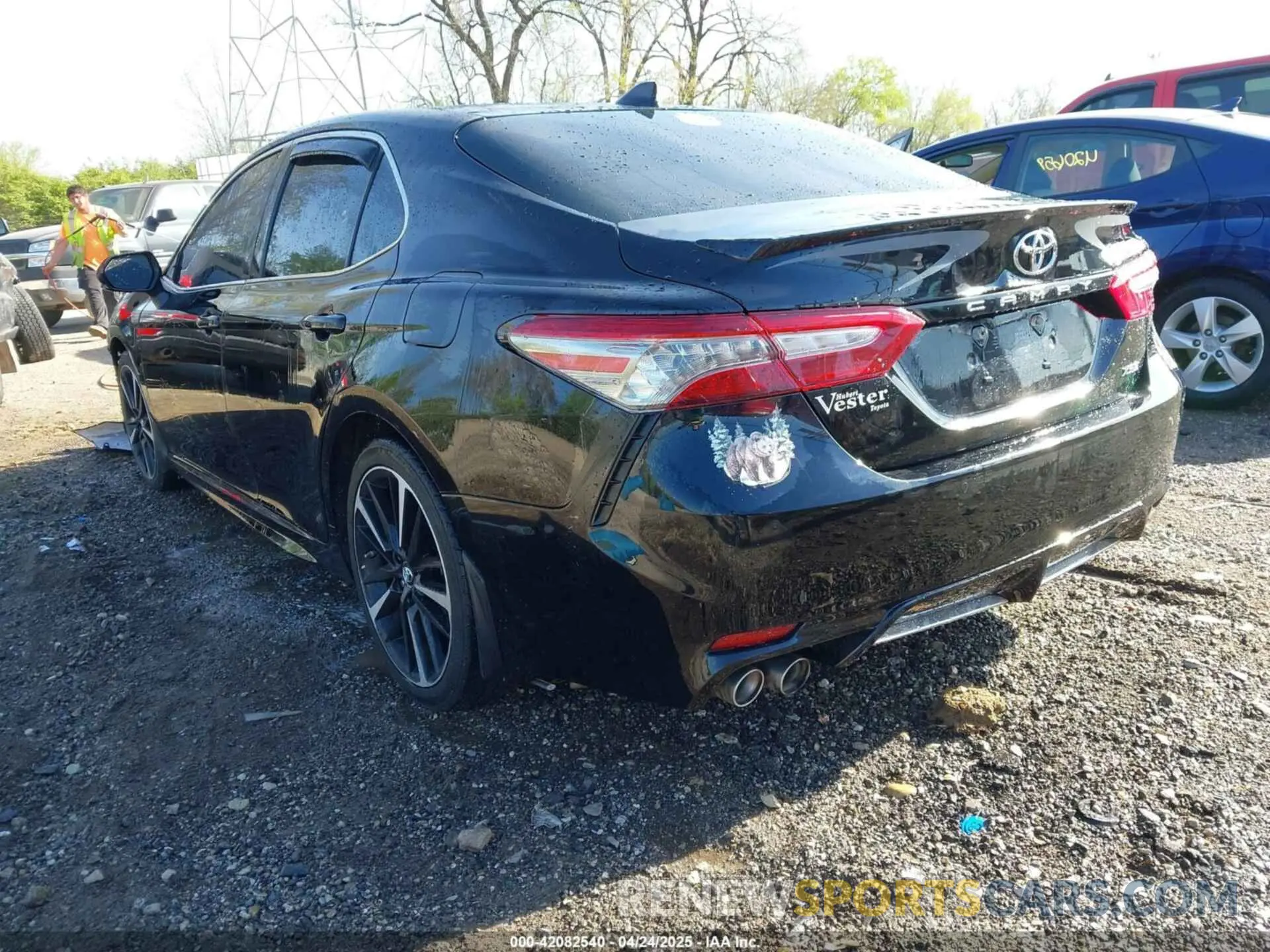 3 Photograph of a damaged car 4T1B61HK0KU710493 TOYOTA CAMRY 2019