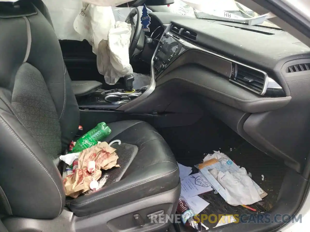 5 Photograph of a damaged car 4T1B61HK0KU712308 TOYOTA CAMRY 2019