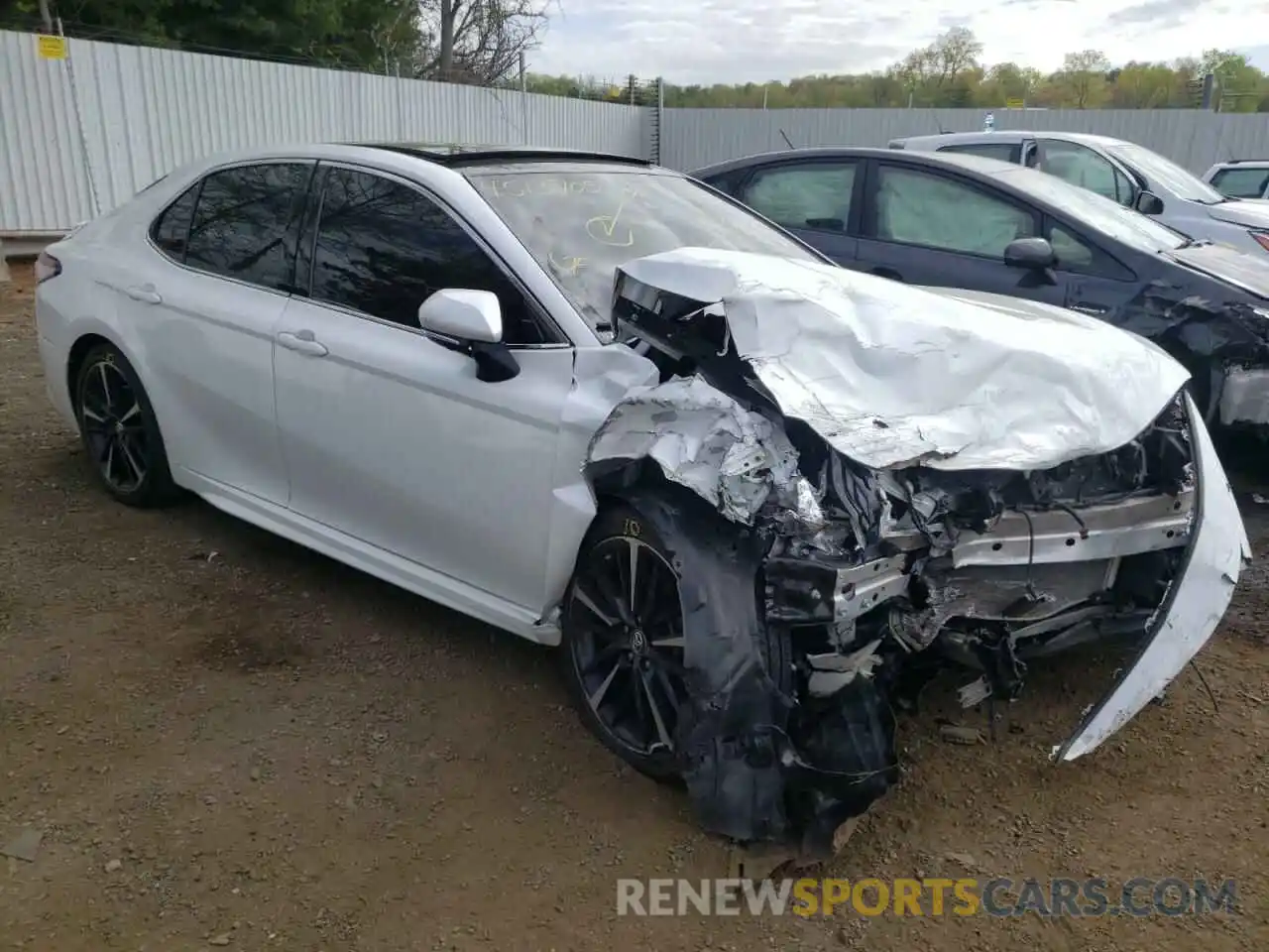 1 Photograph of a damaged car 4T1B61HK0KU712468 TOYOTA CAMRY 2019