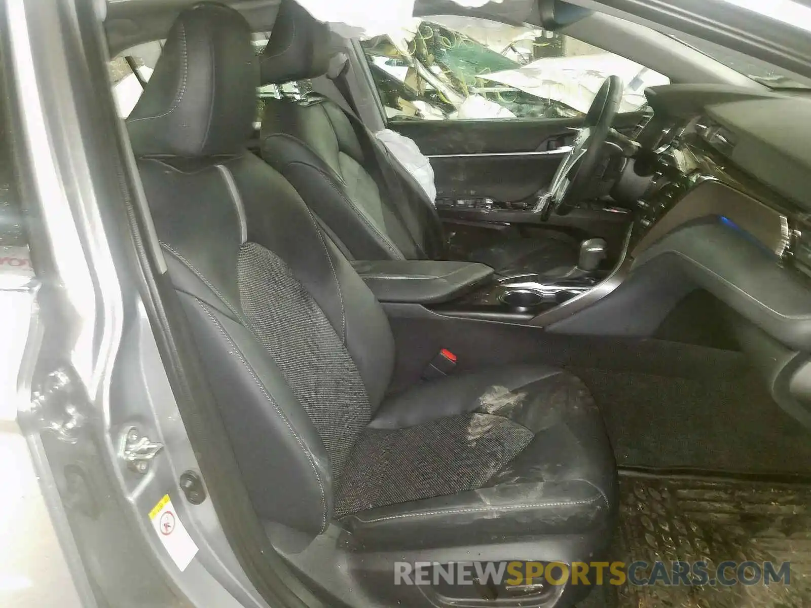 5 Photograph of a damaged car 4T1B61HK0KU751464 TOYOTA CAMRY 2019