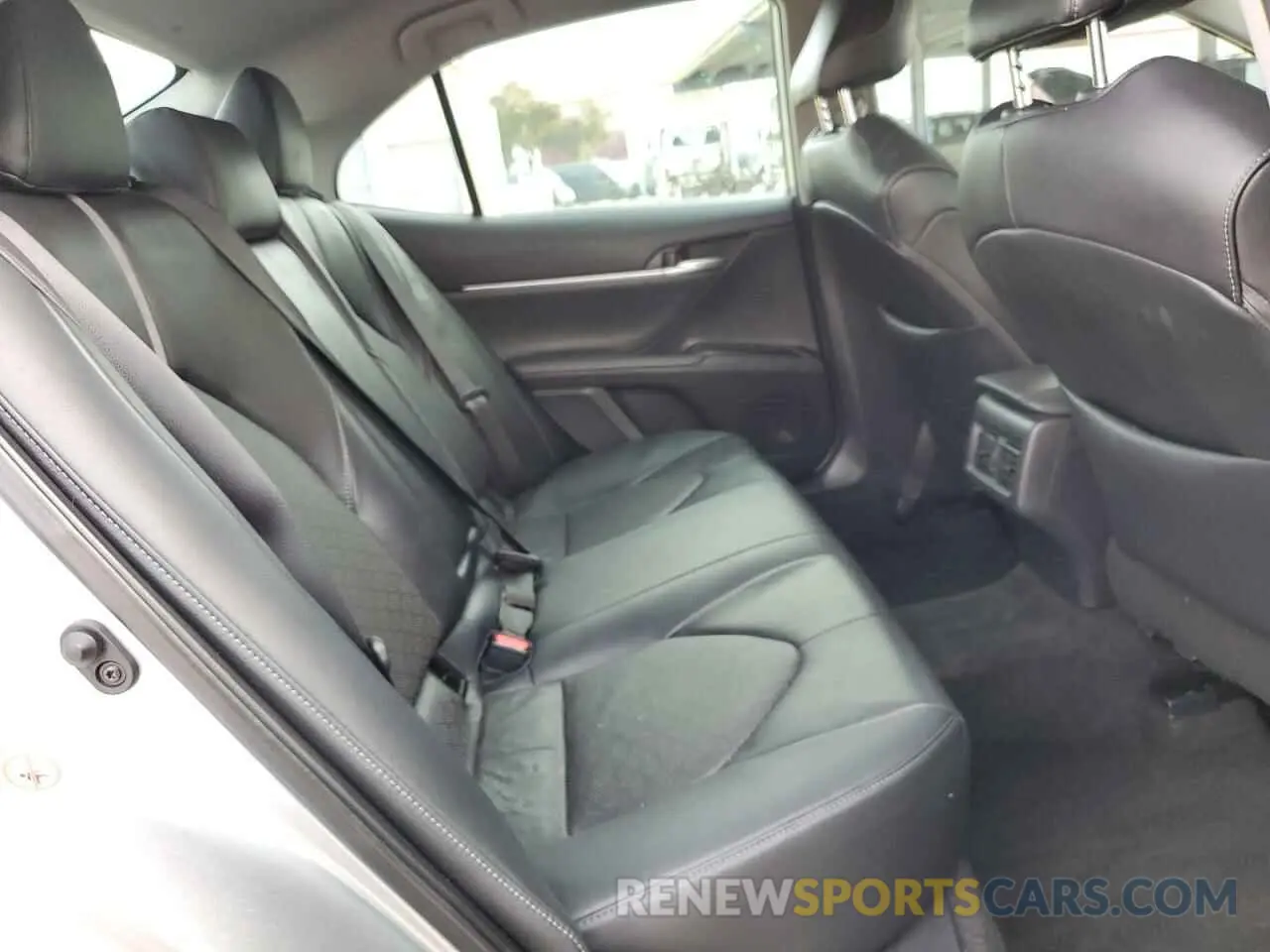 10 Photograph of a damaged car 4T1B61HK0KU763288 TOYOTA CAMRY 2019