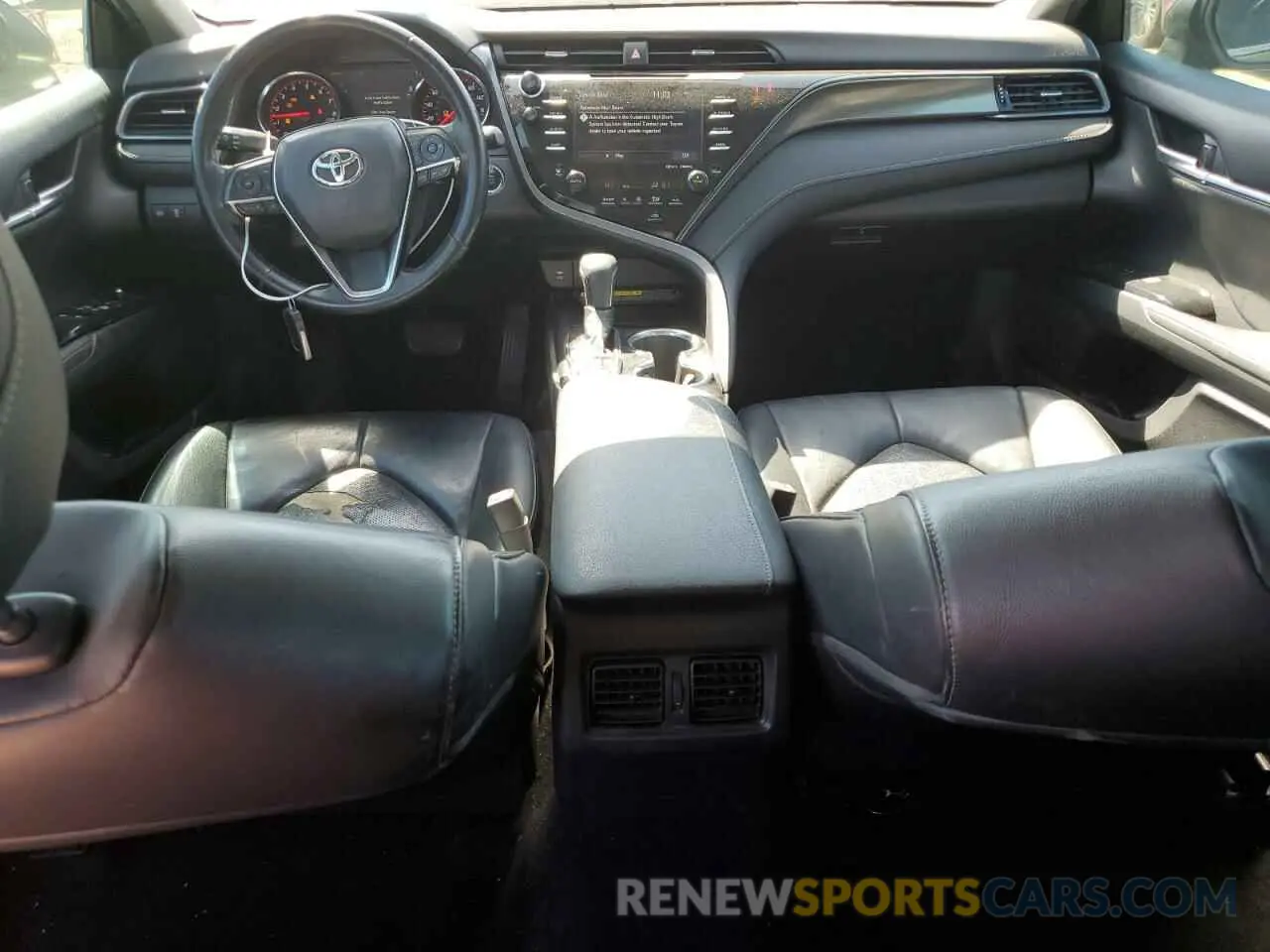 8 Photograph of a damaged car 4T1B61HK0KU770791 TOYOTA CAMRY 2019