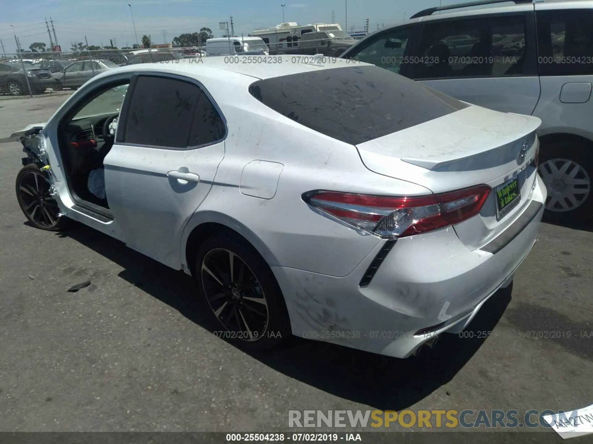 3 Photograph of a damaged car 4T1B61HK0KU773285 TOYOTA CAMRY 2019