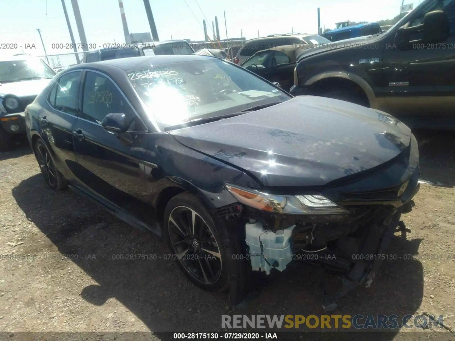 1 Photograph of a damaged car 4T1B61HK0KU782472 TOYOTA CAMRY 2019