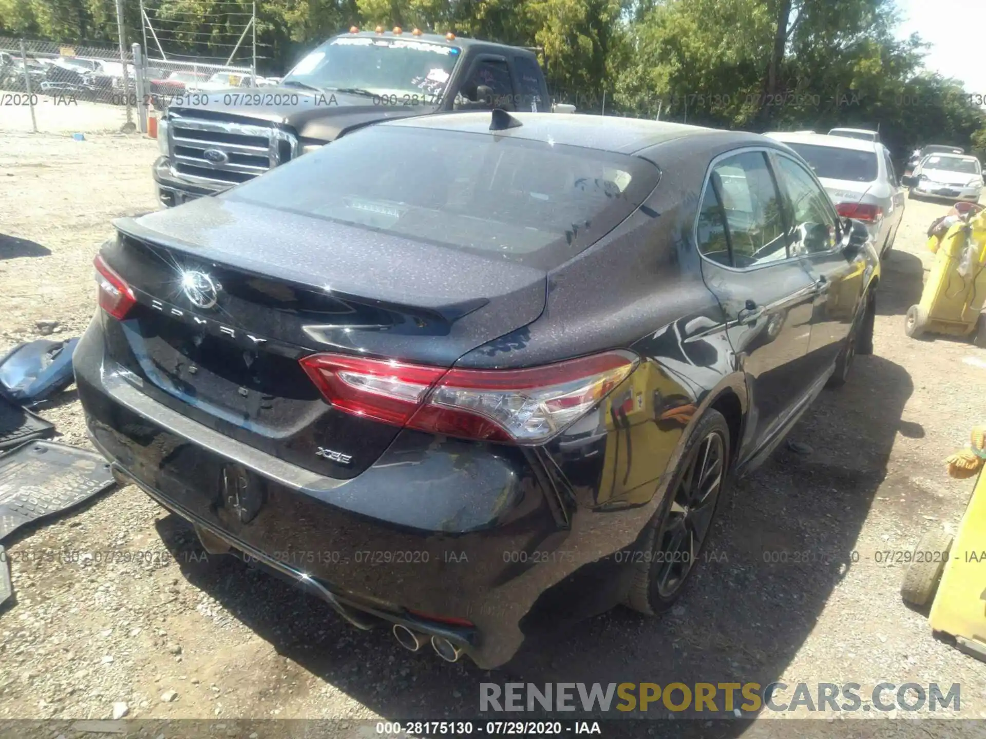 4 Photograph of a damaged car 4T1B61HK0KU782472 TOYOTA CAMRY 2019