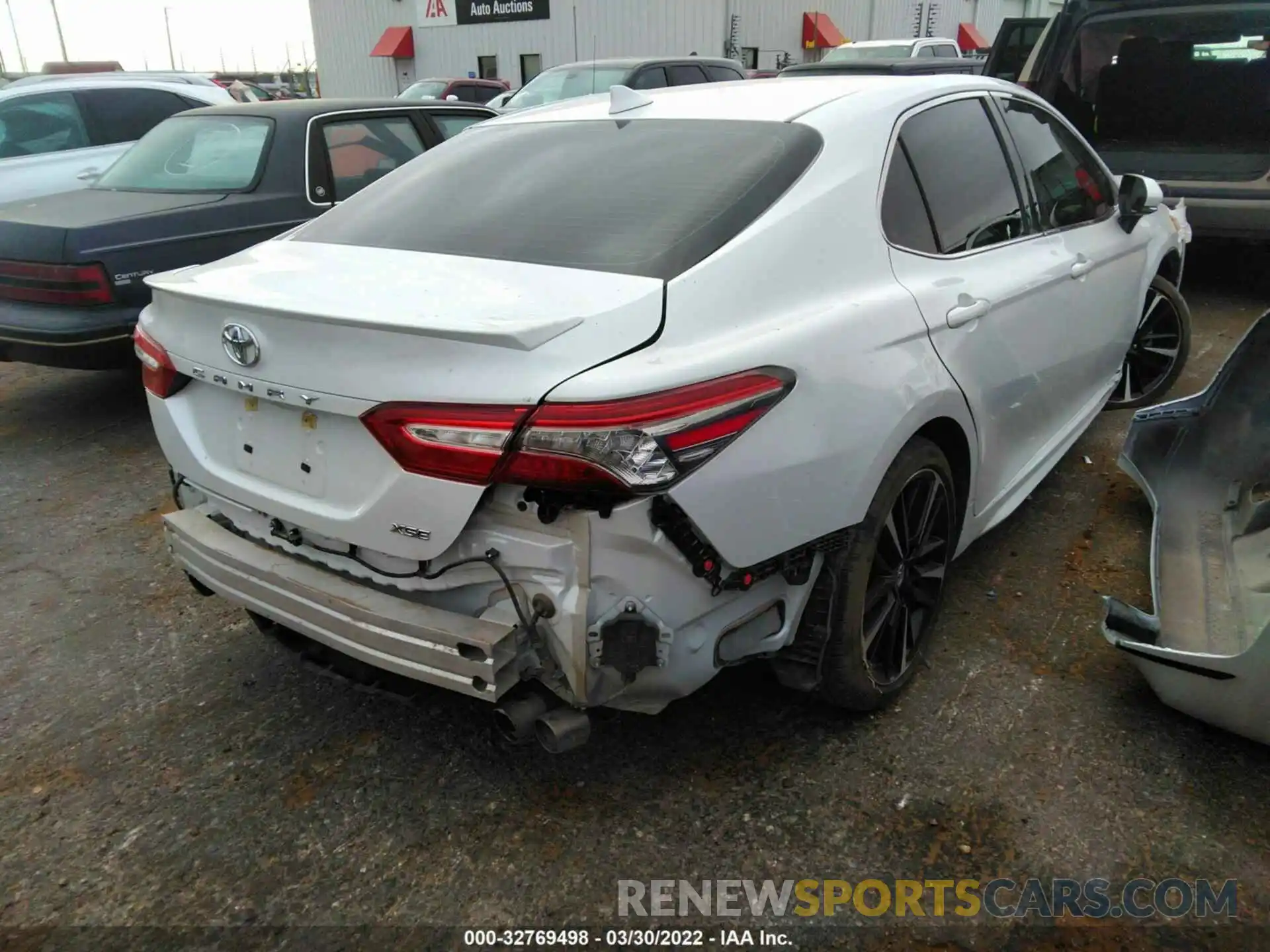 4 Photograph of a damaged car 4T1B61HK0KU789373 TOYOTA CAMRY 2019