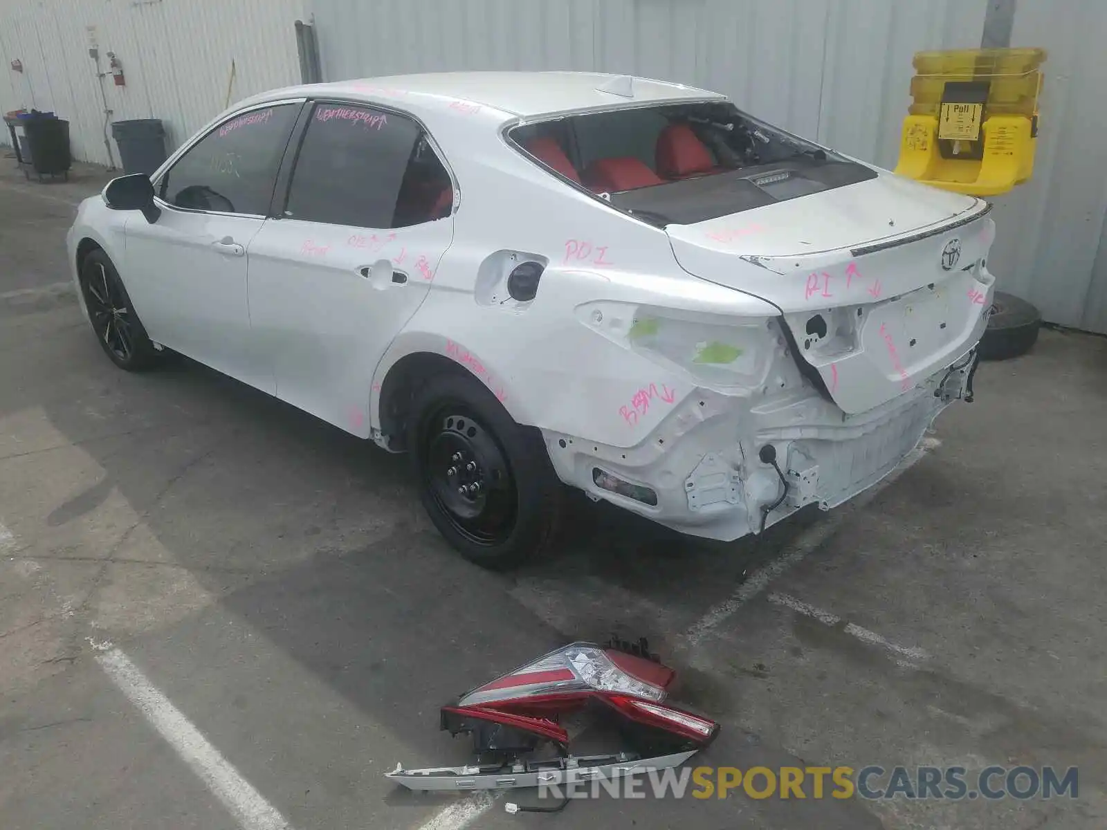 3 Photograph of a damaged car 4T1B61HK0KU789387 TOYOTA CAMRY 2019