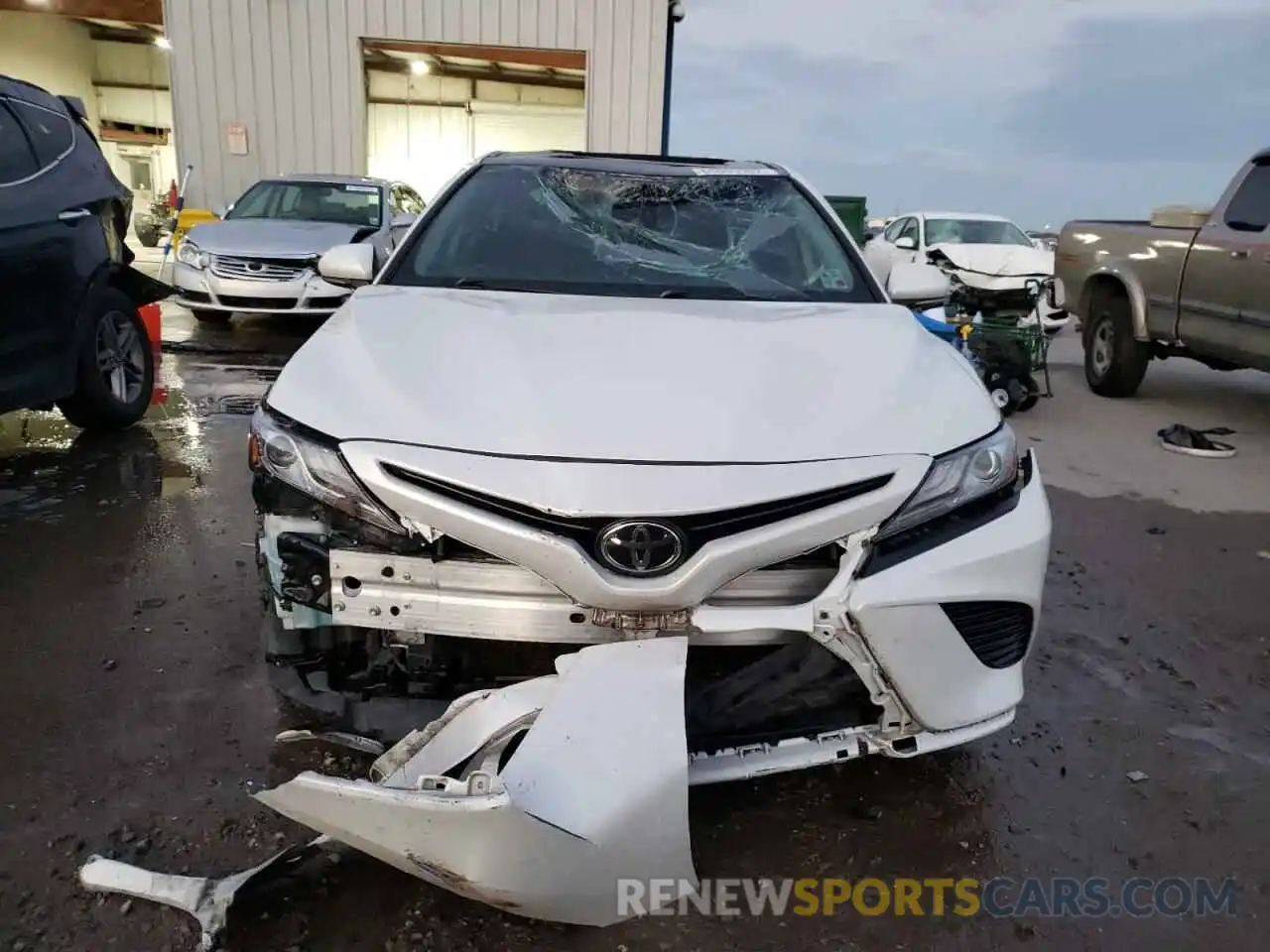 5 Photograph of a damaged car 4T1B61HK0KU815972 TOYOTA CAMRY 2019