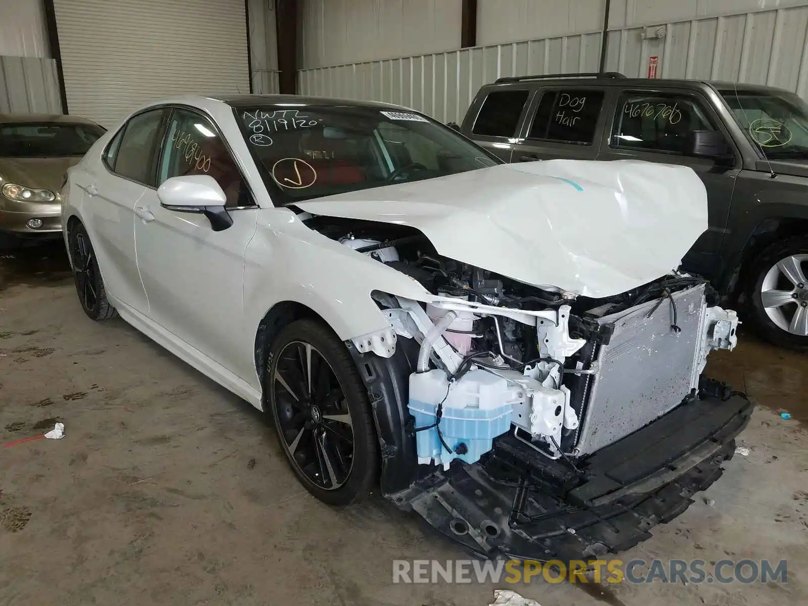 1 Photograph of a damaged car 4T1B61HK0KU833680 TOYOTA CAMRY 2019