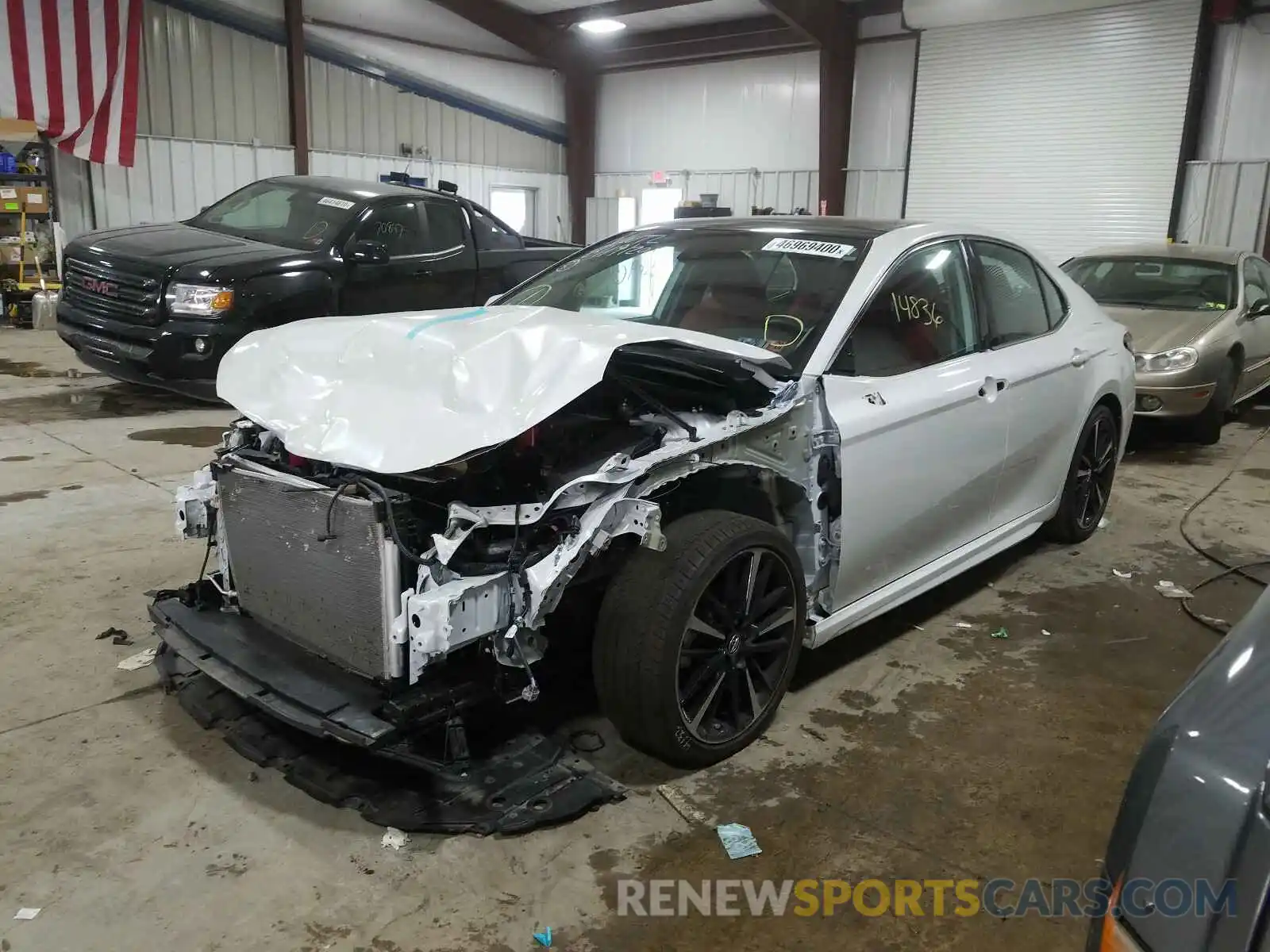 2 Photograph of a damaged car 4T1B61HK0KU833680 TOYOTA CAMRY 2019