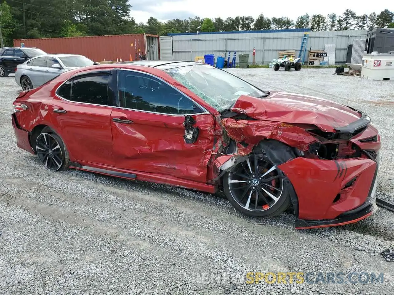 4 Photograph of a damaged car 4T1B61HK1KU160639 TOYOTA CAMRY 2019