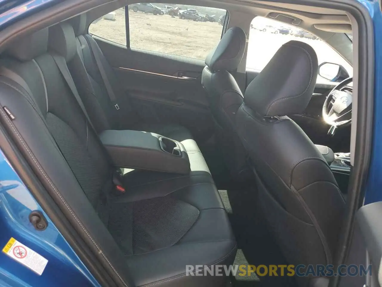 10 Photograph of a damaged car 4T1B61HK1KU164612 TOYOTA CAMRY 2019