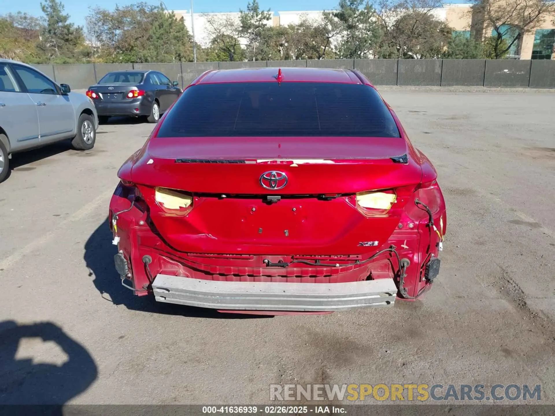 17 Photograph of a damaged car 4T1B61HK1KU168725 TOYOTA CAMRY 2019