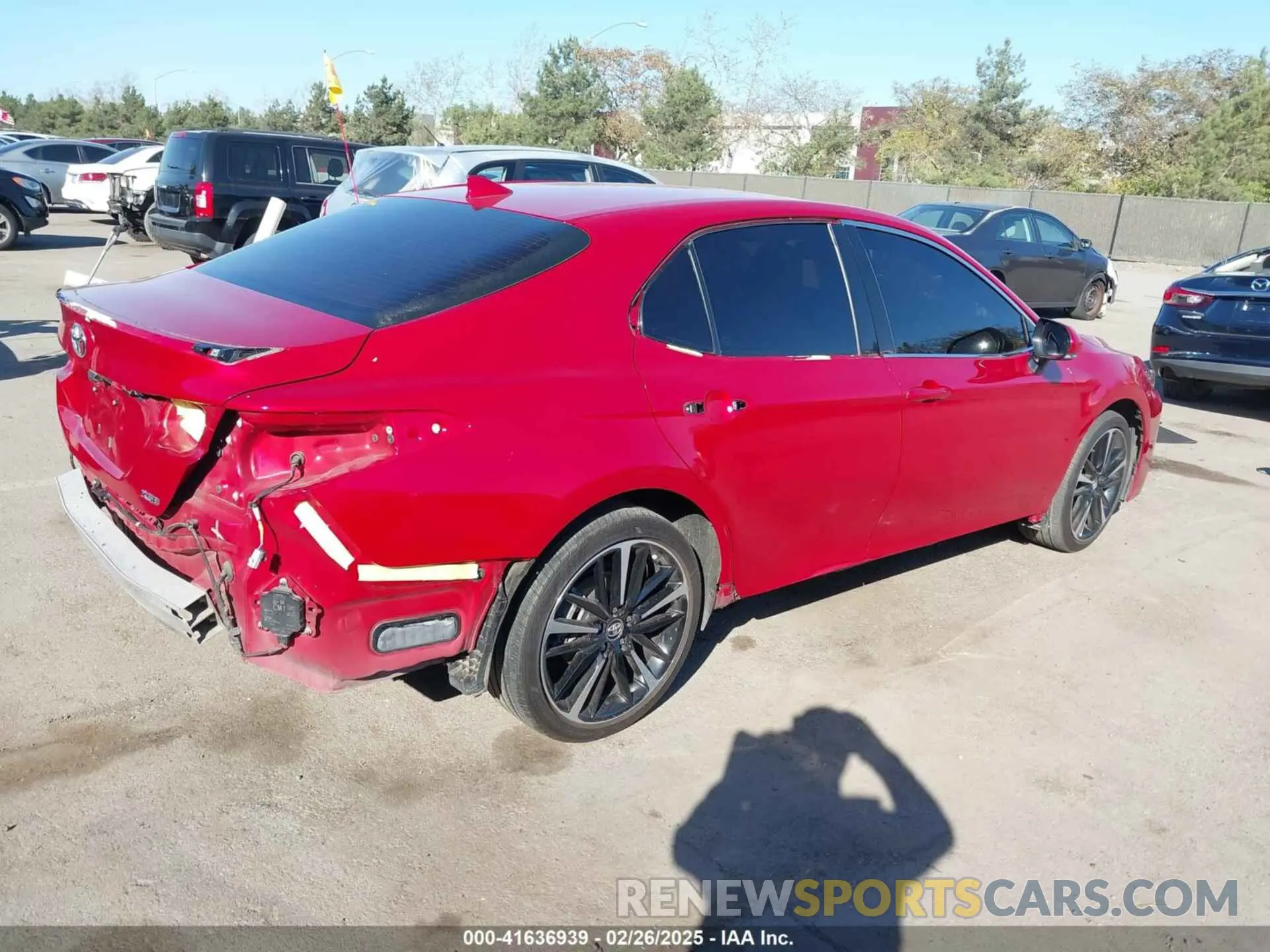 4 Photograph of a damaged car 4T1B61HK1KU168725 TOYOTA CAMRY 2019