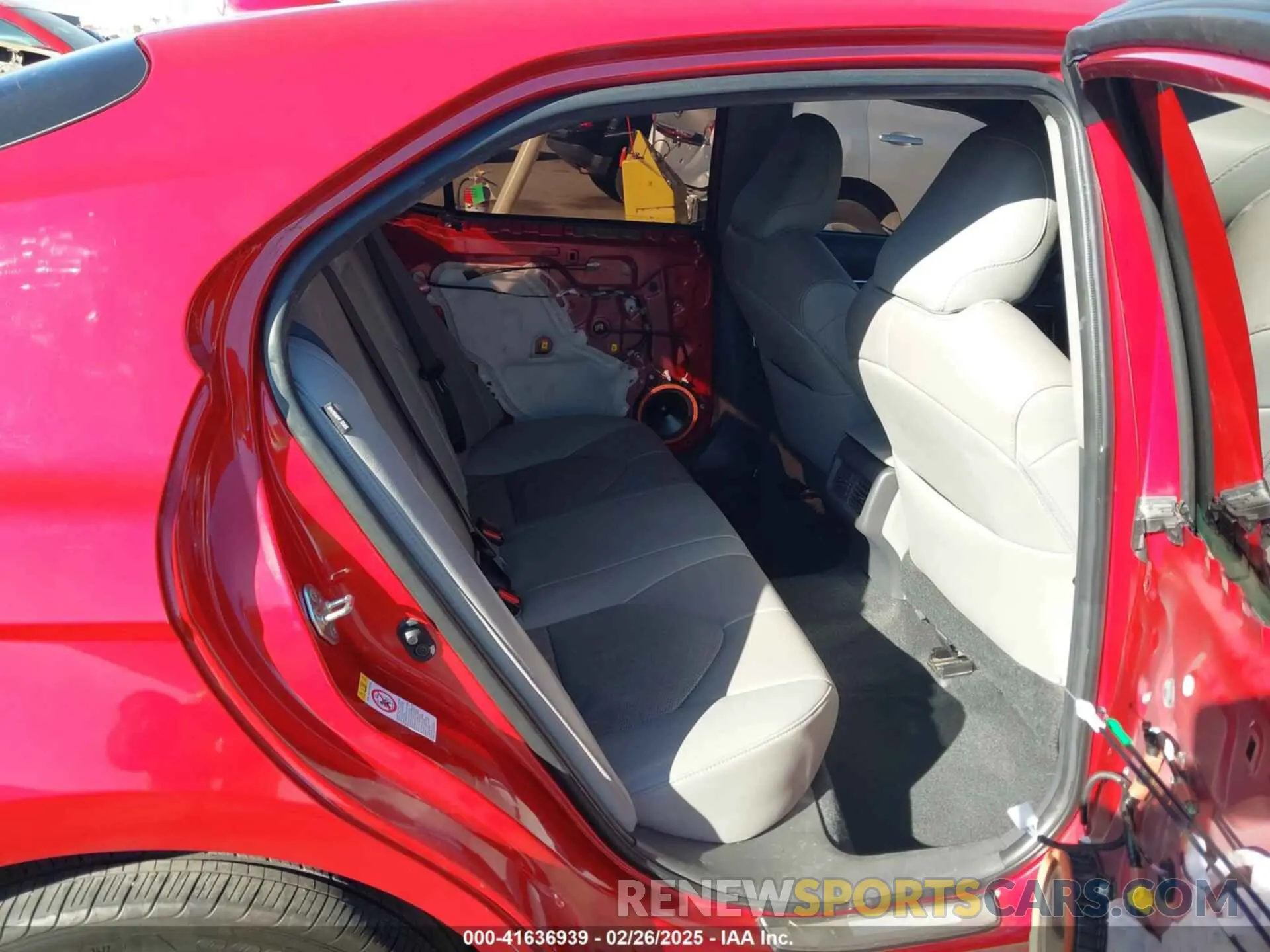 8 Photograph of a damaged car 4T1B61HK1KU168725 TOYOTA CAMRY 2019