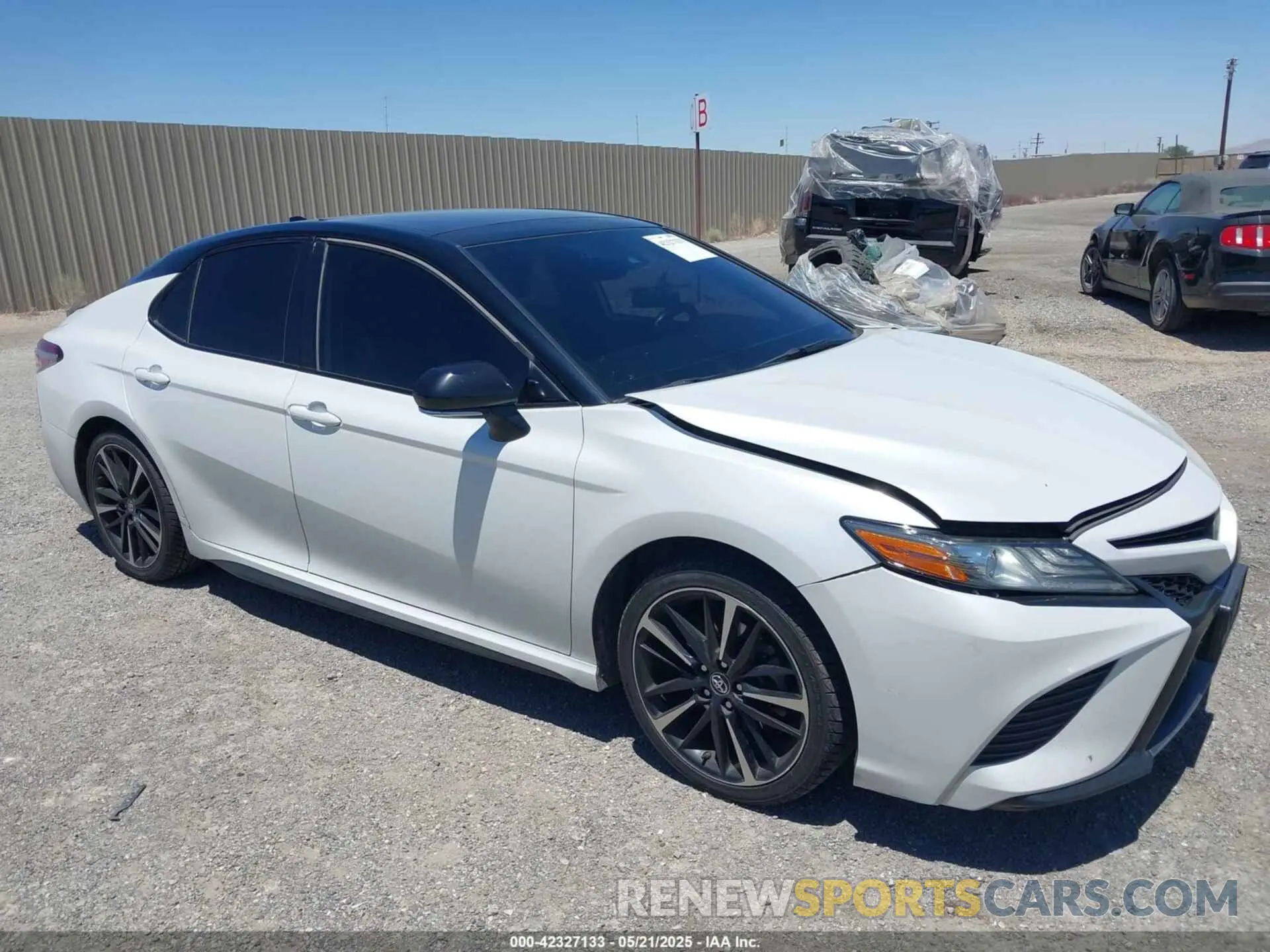 1 Photograph of a damaged car 4T1B61HK1KU173892 TOYOTA CAMRY 2019