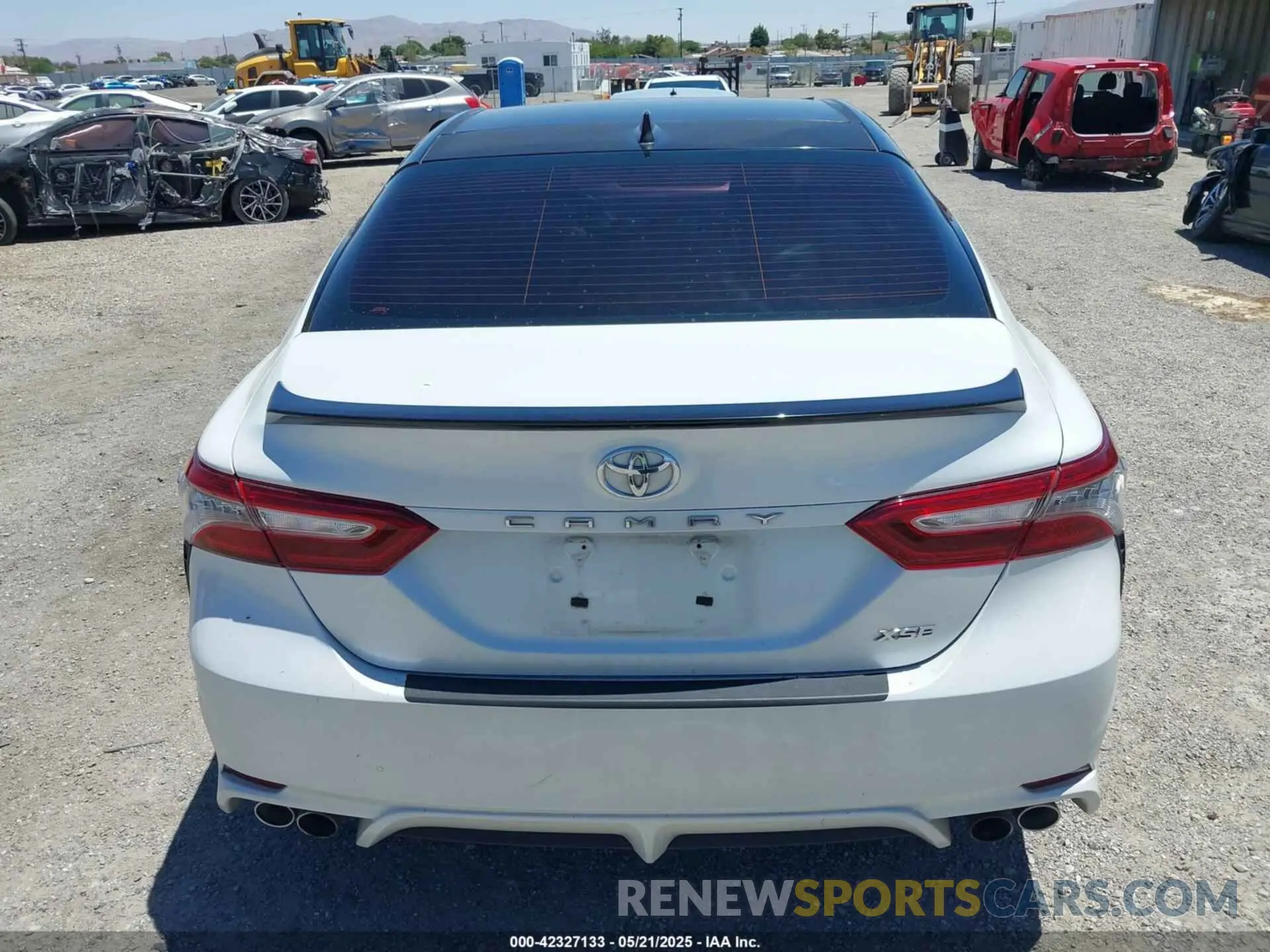 16 Photograph of a damaged car 4T1B61HK1KU173892 TOYOTA CAMRY 2019