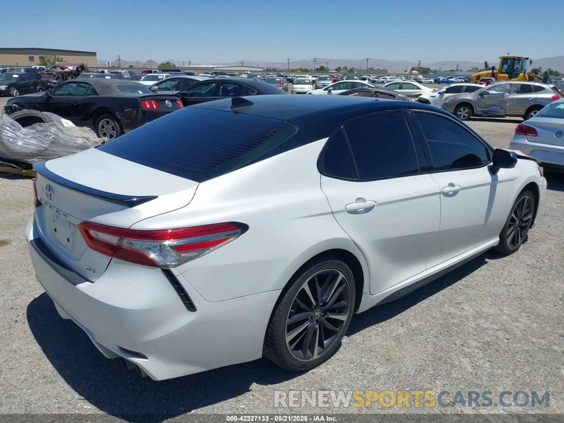 4 Photograph of a damaged car 4T1B61HK1KU173892 TOYOTA CAMRY 2019