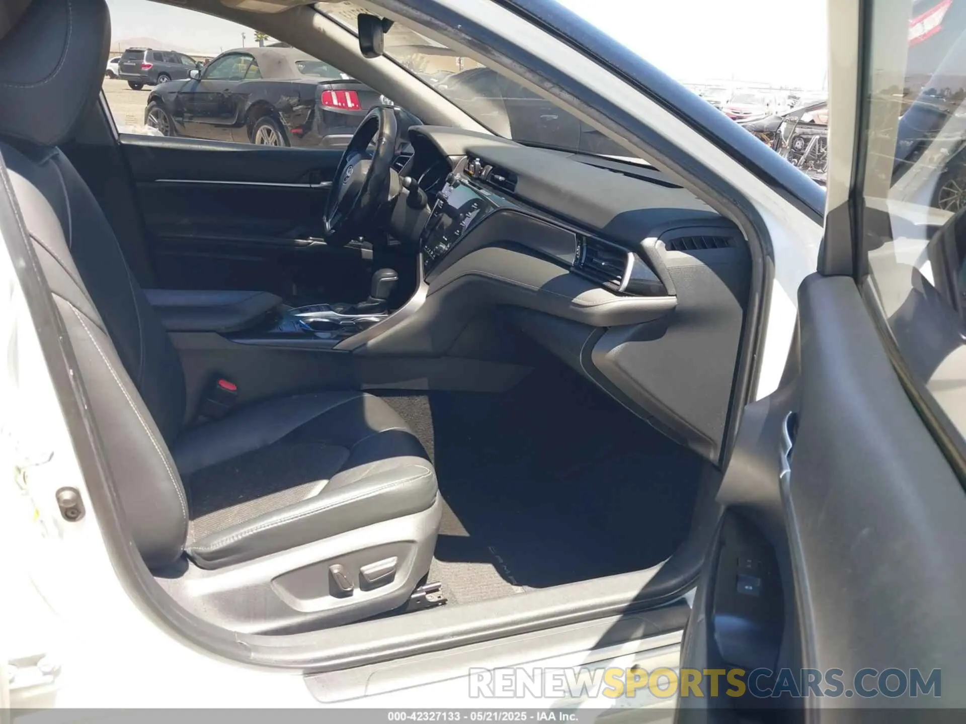 5 Photograph of a damaged car 4T1B61HK1KU173892 TOYOTA CAMRY 2019