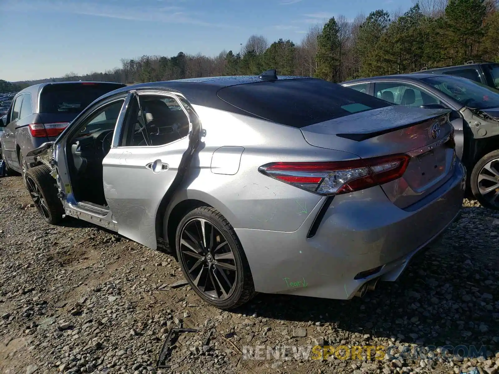 3 Photograph of a damaged car 4T1B61HK1KU175111 TOYOTA CAMRY 2019