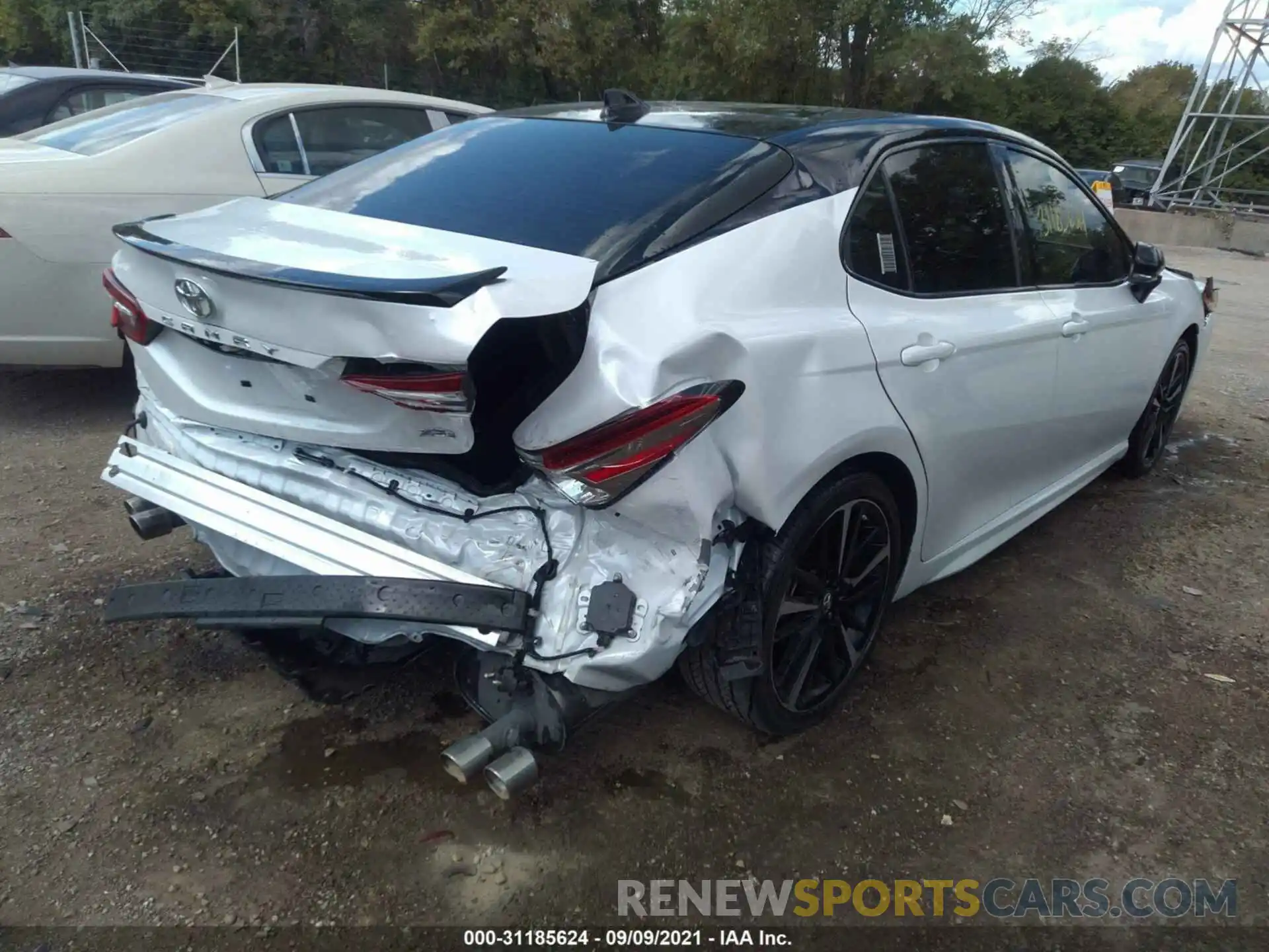 4 Photograph of a damaged car 4T1B61HK1KU195455 TOYOTA CAMRY 2019