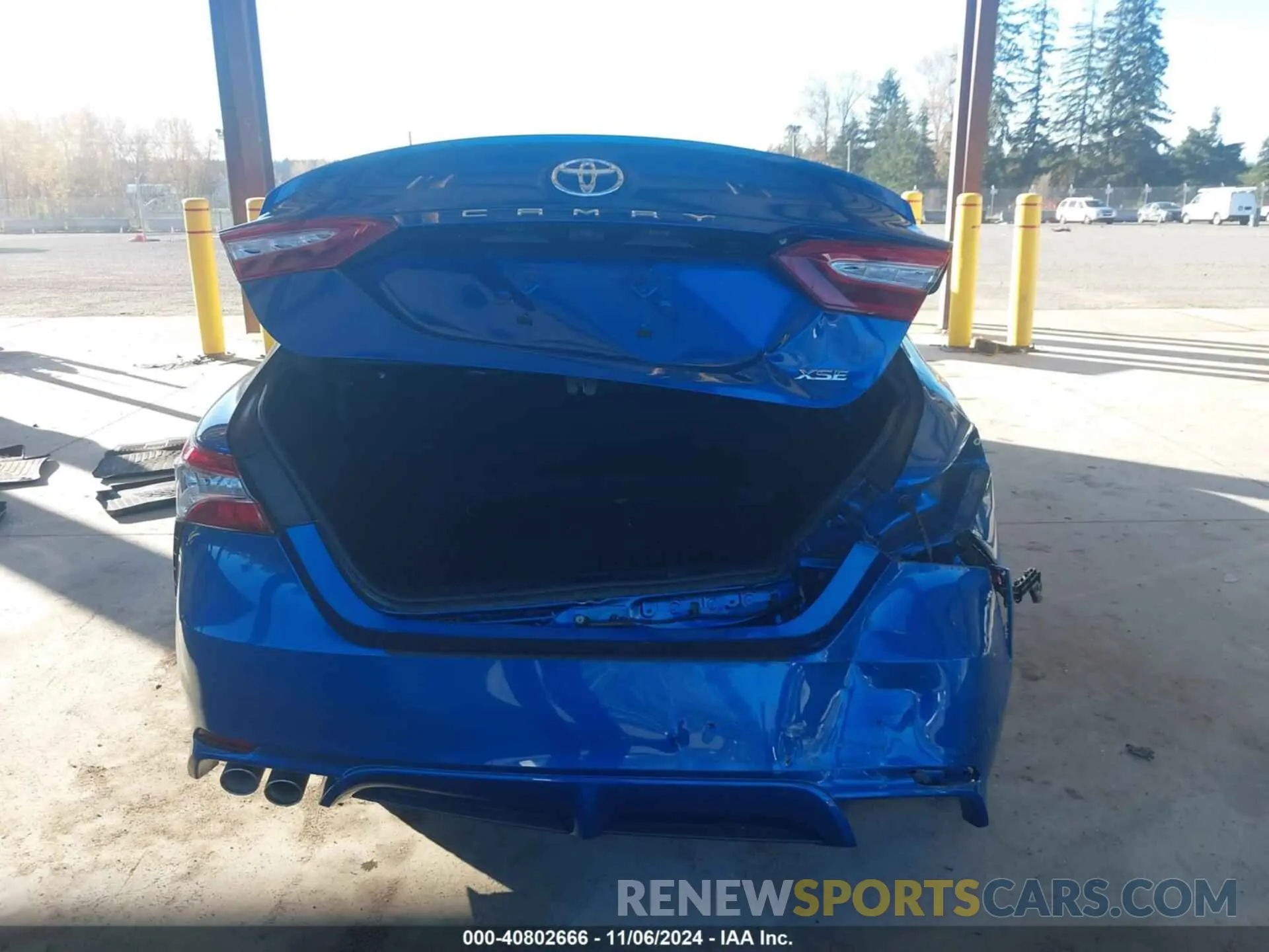 16 Photograph of a damaged car 4T1B61HK1KU213498 TOYOTA CAMRY 2019