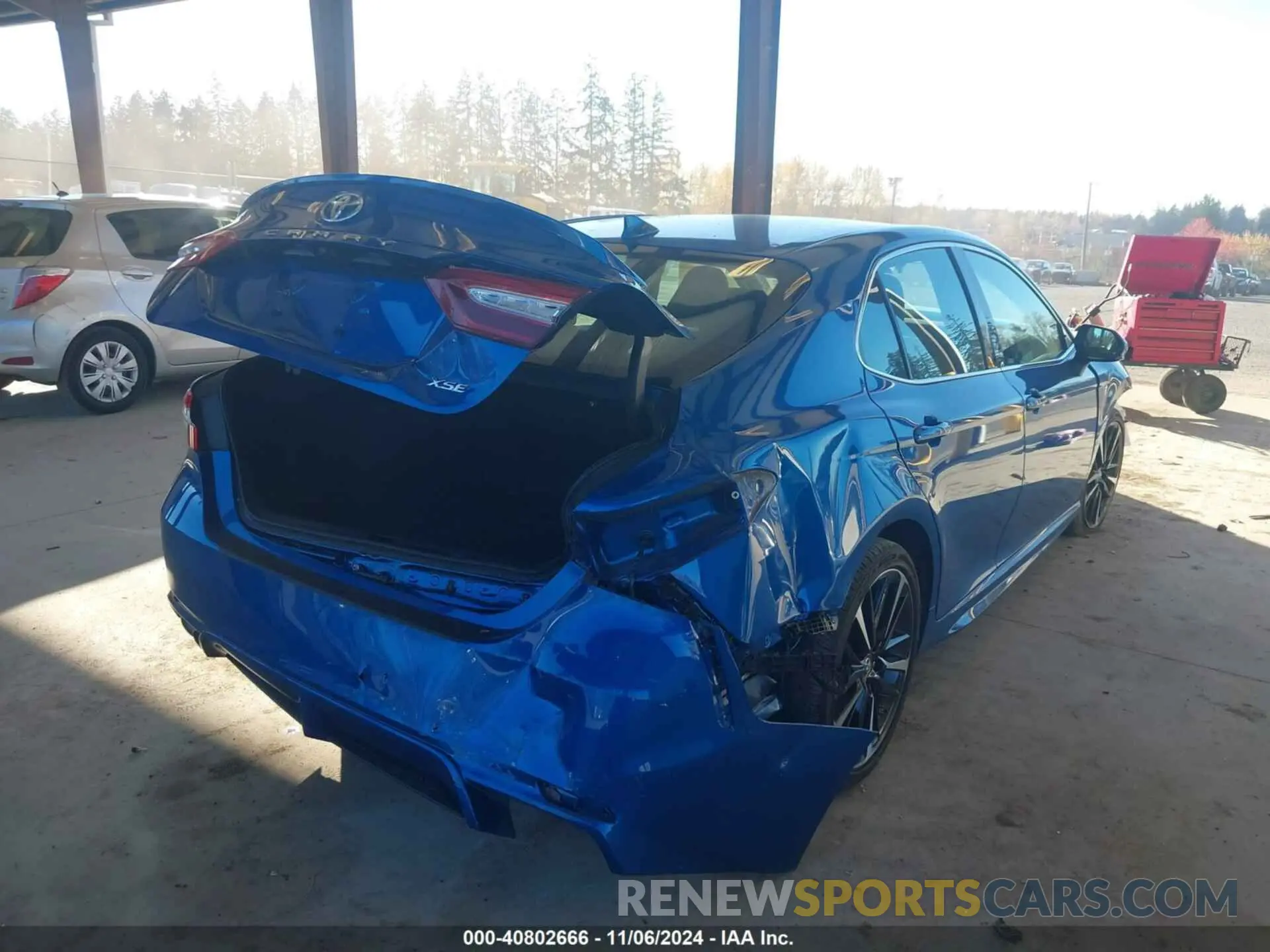 4 Photograph of a damaged car 4T1B61HK1KU213498 TOYOTA CAMRY 2019