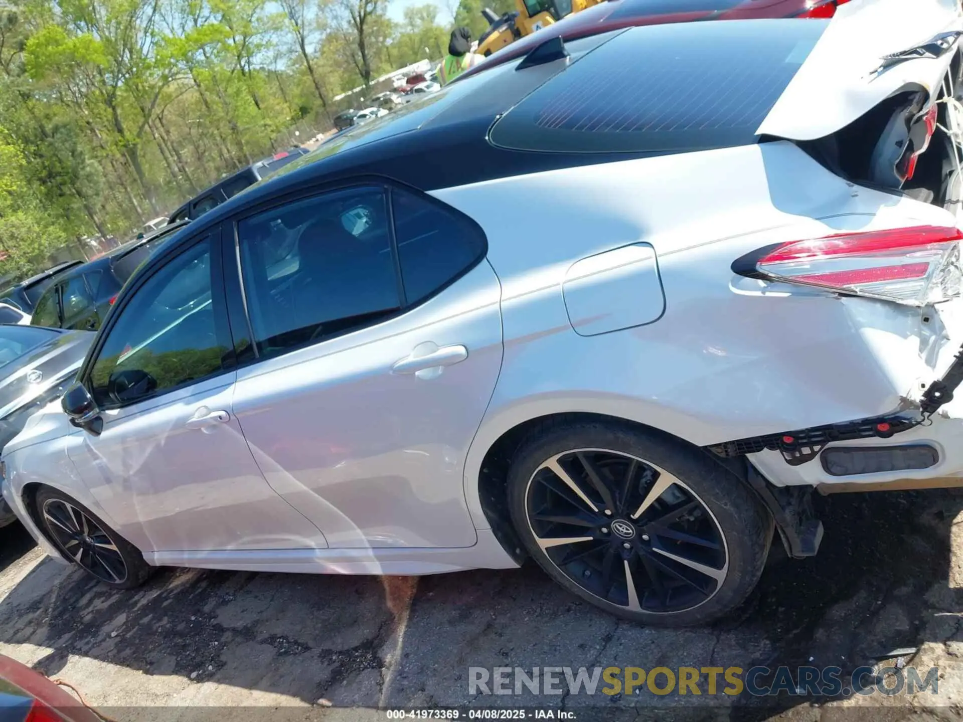 14 Photograph of a damaged car 4T1B61HK1KU219074 TOYOTA CAMRY 2019