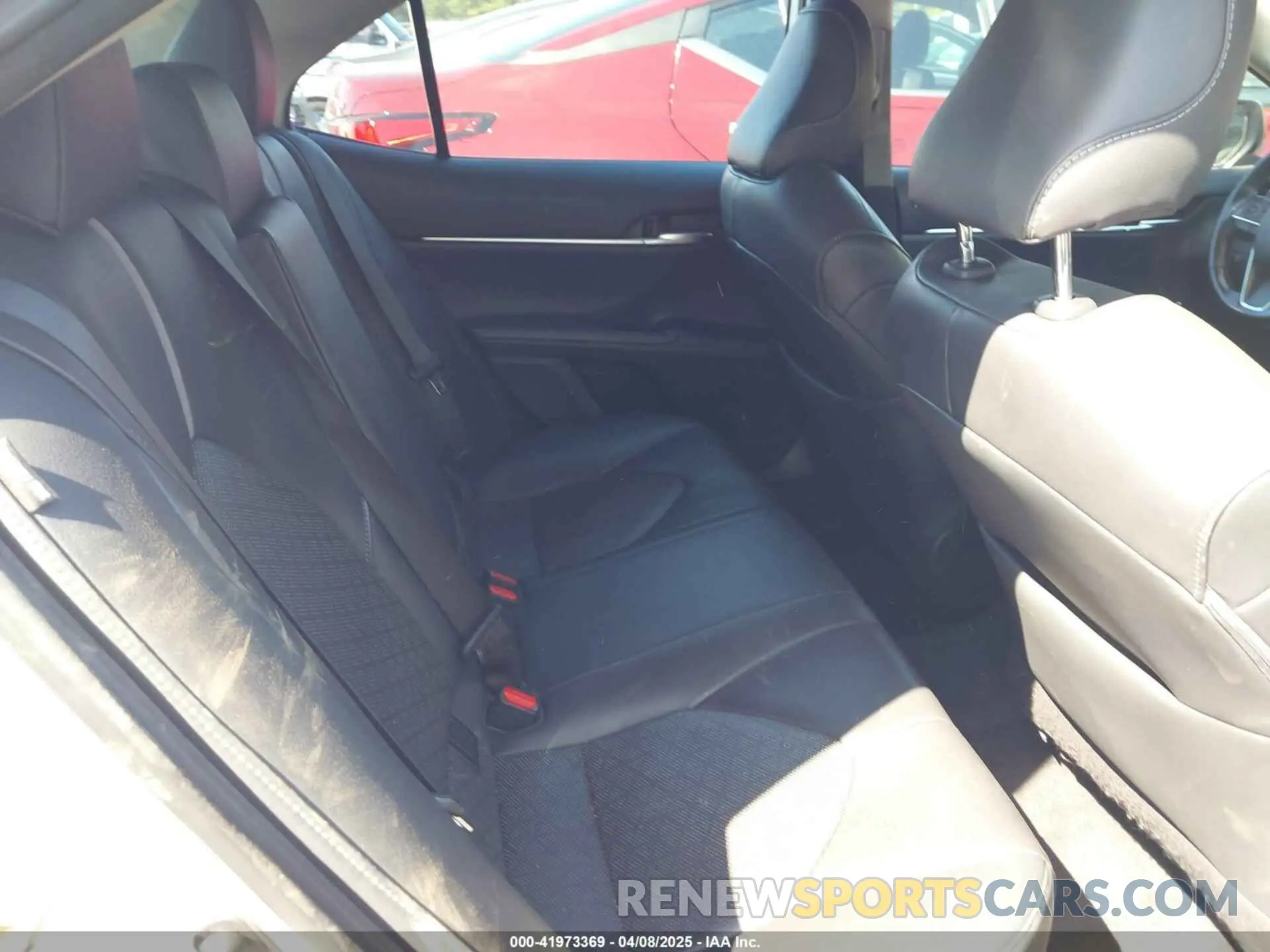 8 Photograph of a damaged car 4T1B61HK1KU219074 TOYOTA CAMRY 2019