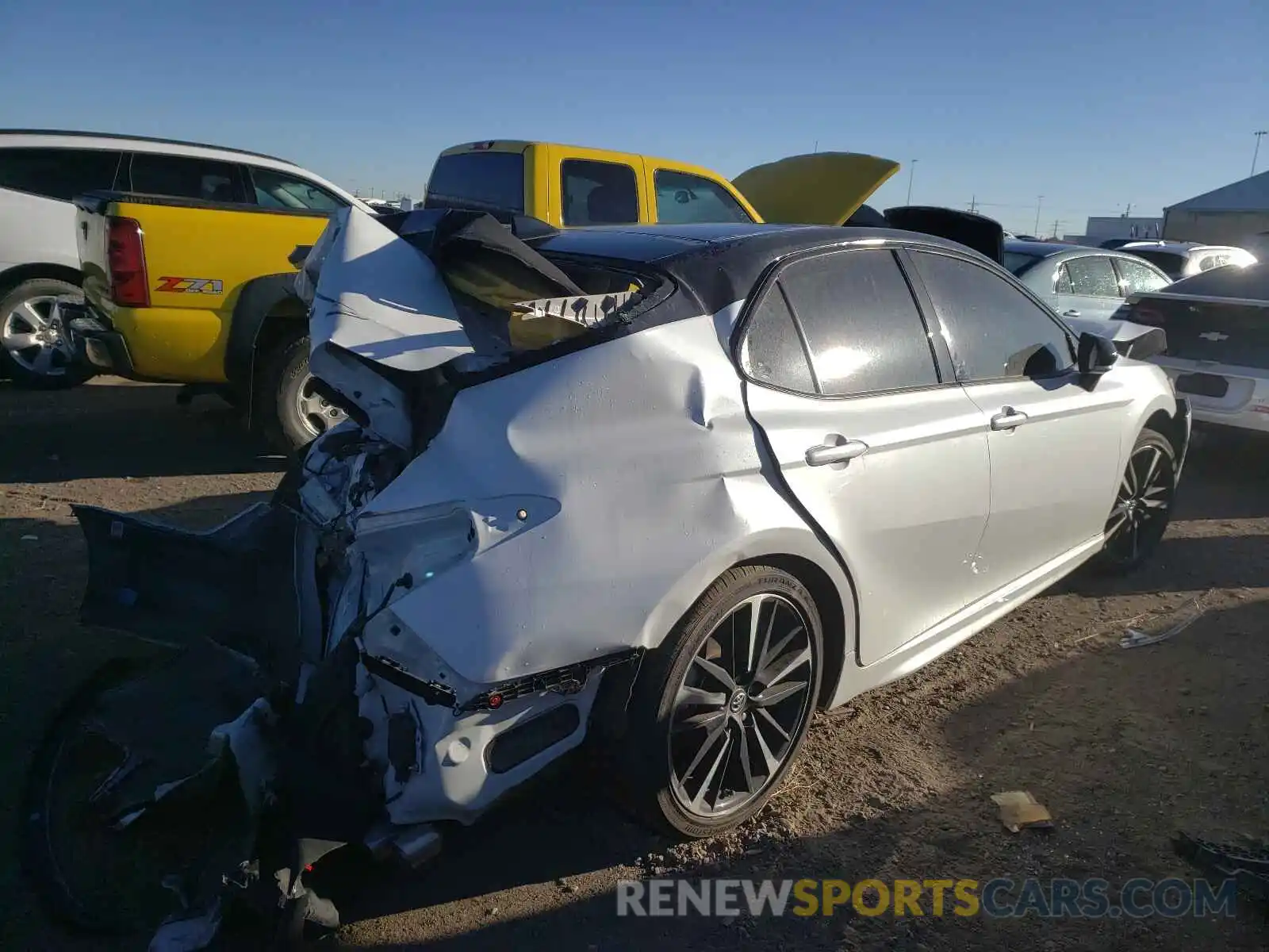 4 Photograph of a damaged car 4T1B61HK1KU219124 TOYOTA CAMRY 2019