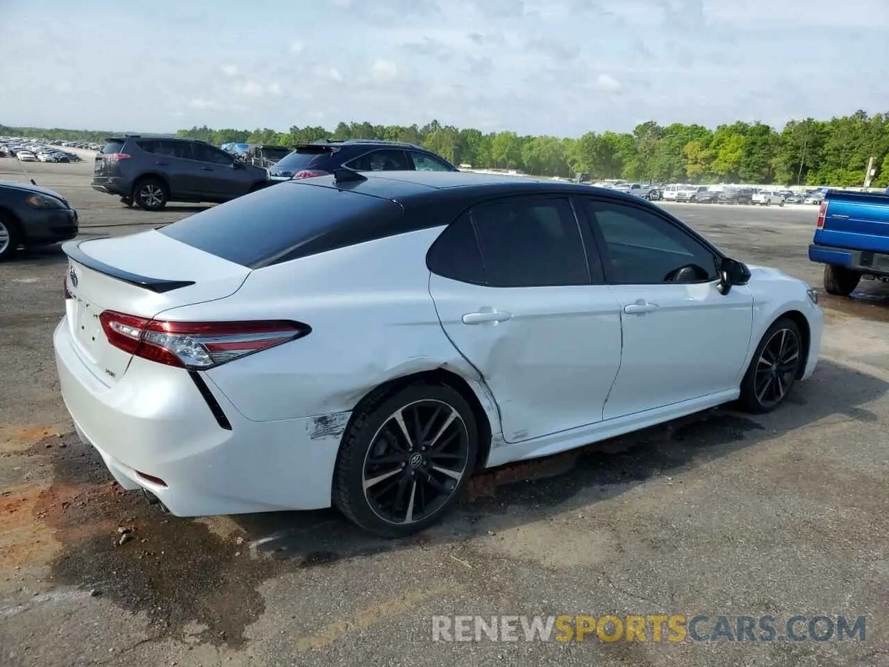 3 Photograph of a damaged car 4T1B61HK1KU222587 TOYOTA CAMRY 2019