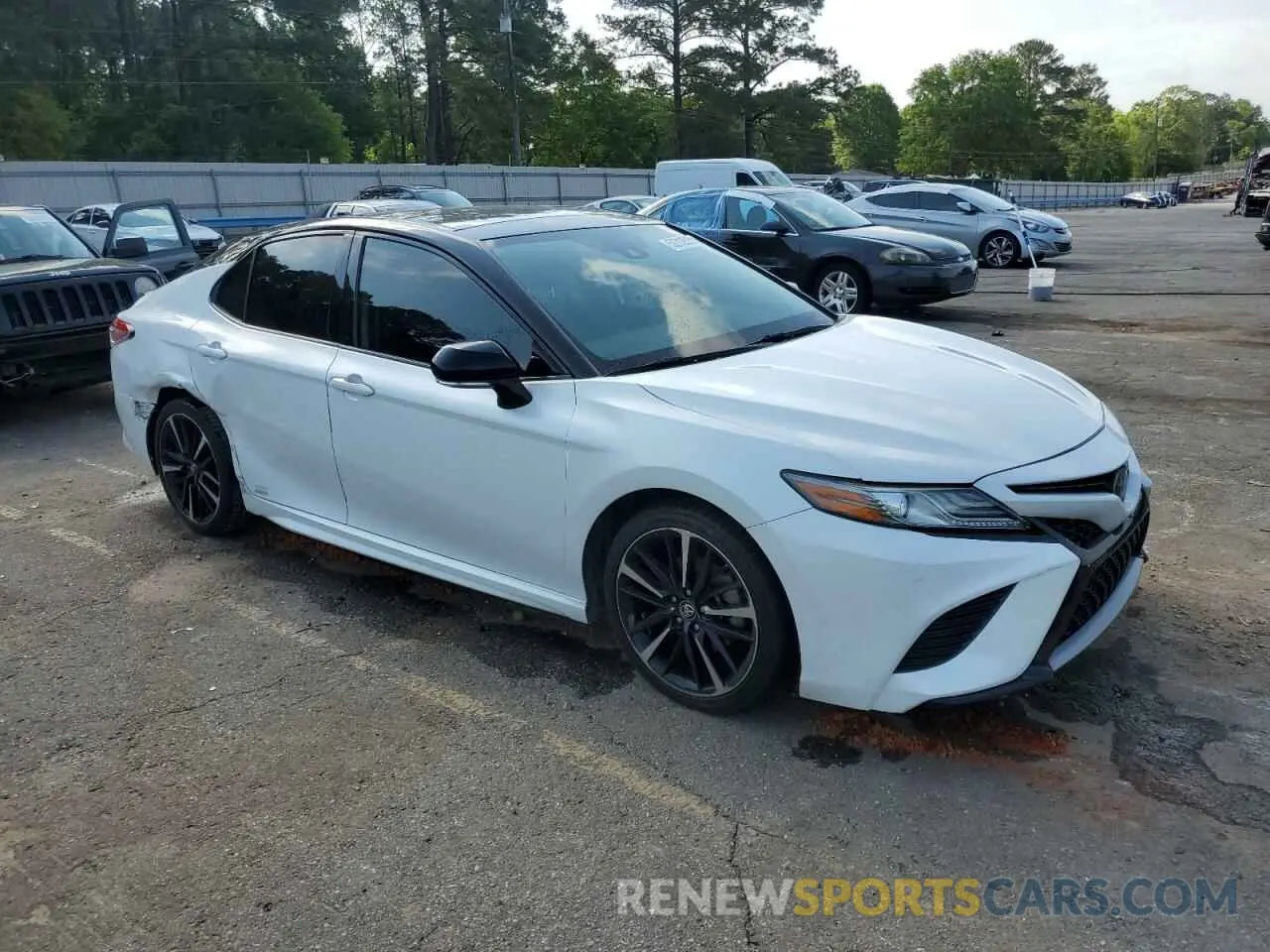 4 Photograph of a damaged car 4T1B61HK1KU222587 TOYOTA CAMRY 2019
