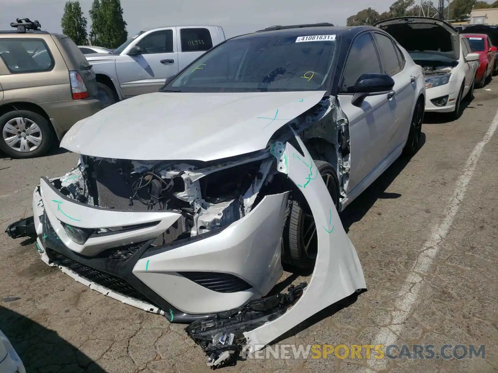 2 Photograph of a damaged car 4T1B61HK1KU230706 TOYOTA CAMRY 2019