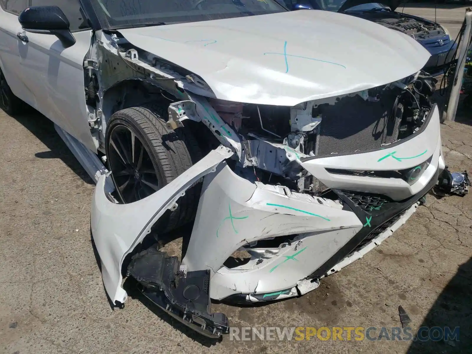 9 Photograph of a damaged car 4T1B61HK1KU230706 TOYOTA CAMRY 2019