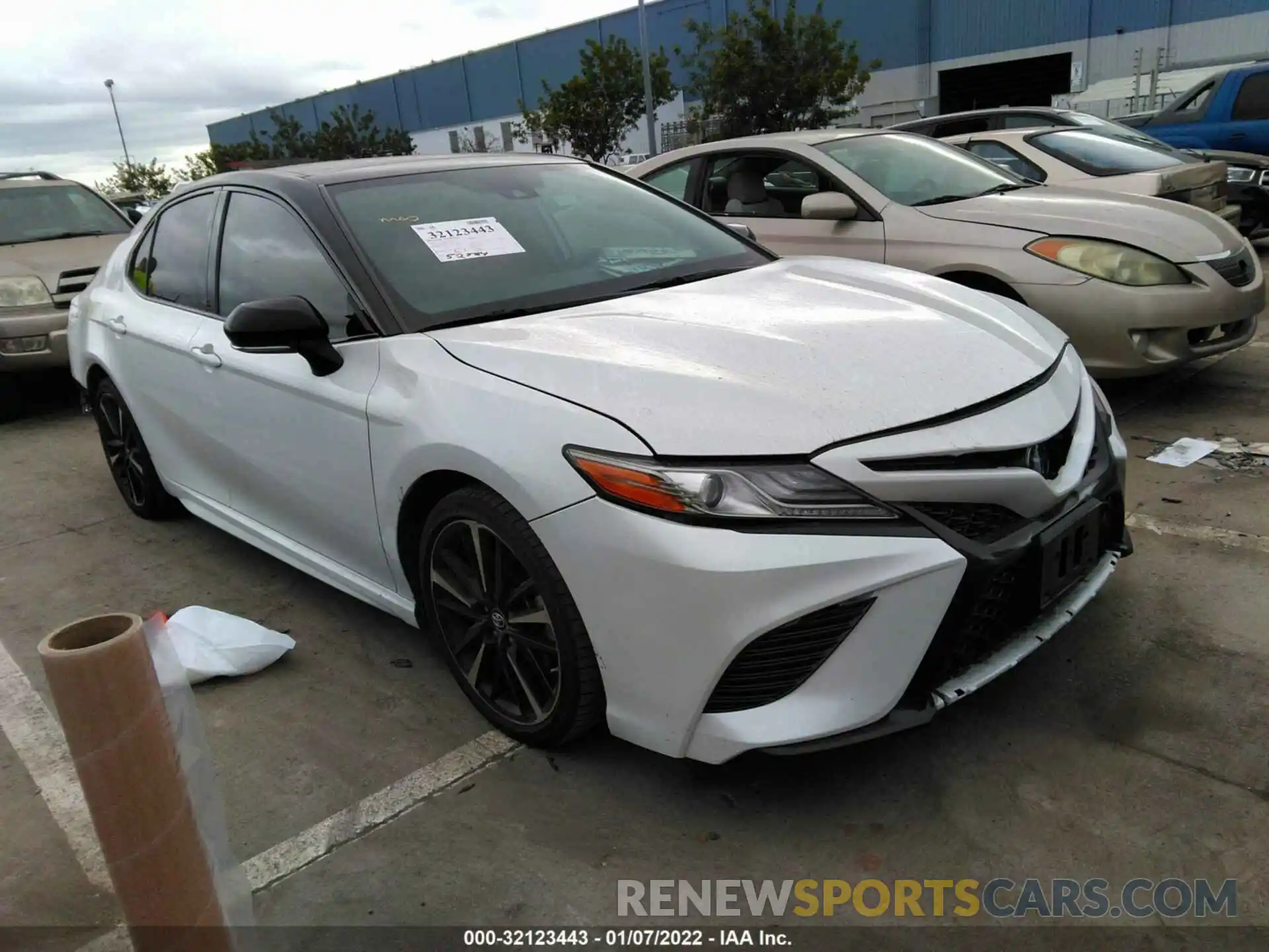 1 Photograph of a damaged car 4T1B61HK1KU245898 TOYOTA CAMRY 2019