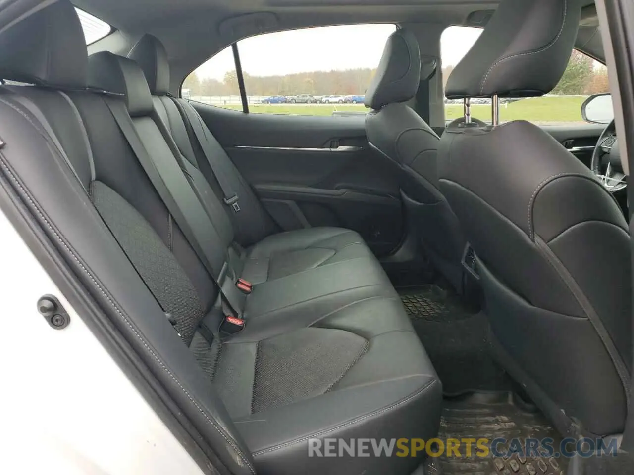10 Photograph of a damaged car 4T1B61HK1KU252124 TOYOTA CAMRY 2019