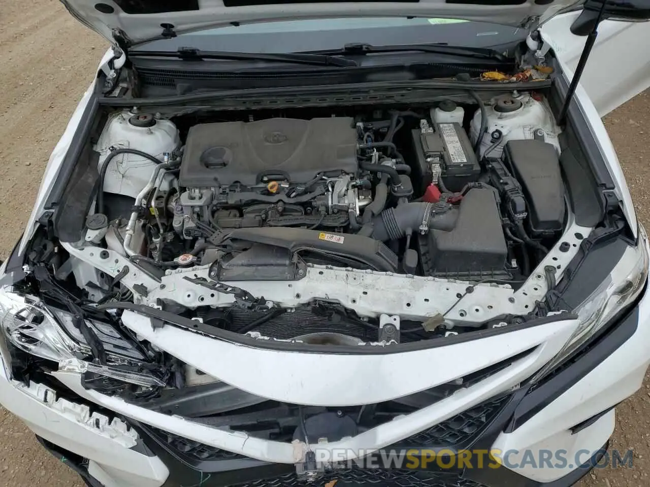 11 Photograph of a damaged car 4T1B61HK1KU252124 TOYOTA CAMRY 2019