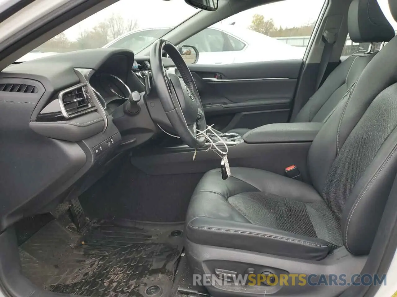 7 Photograph of a damaged car 4T1B61HK1KU252124 TOYOTA CAMRY 2019