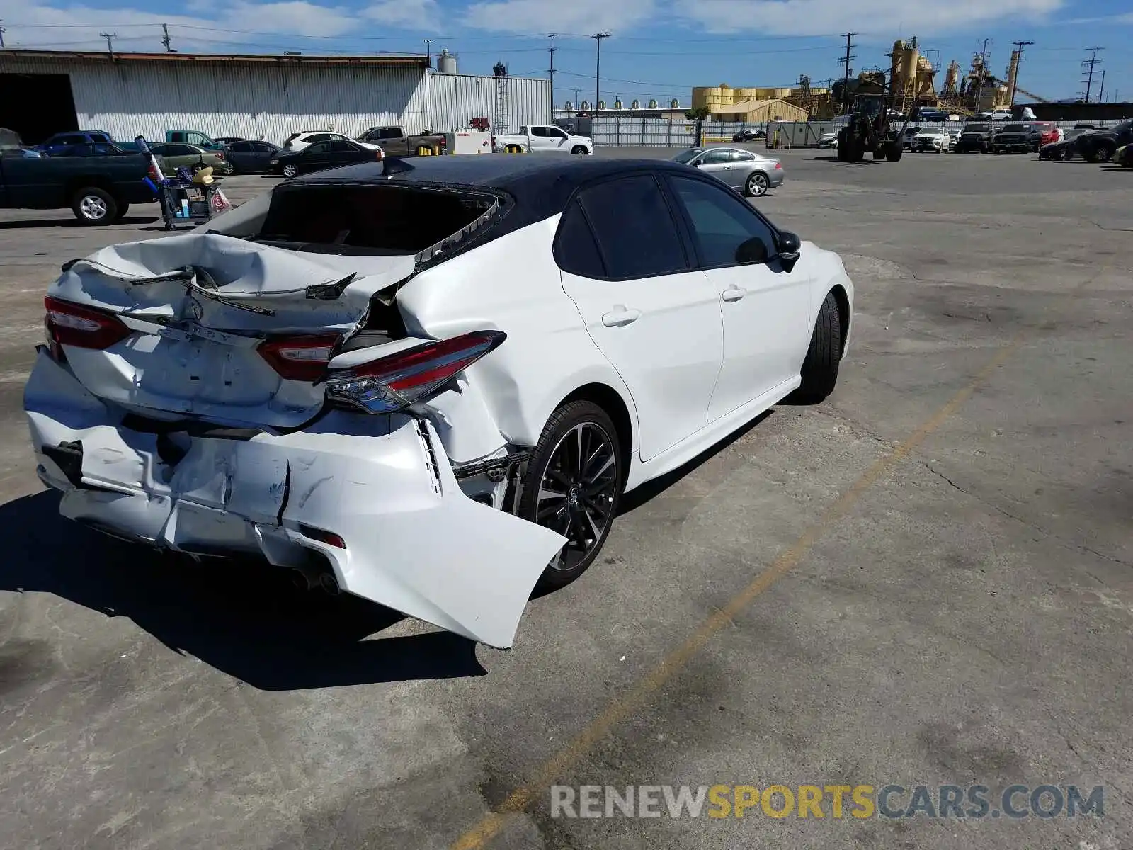 4 Photograph of a damaged car 4T1B61HK1KU257078 TOYOTA CAMRY 2019