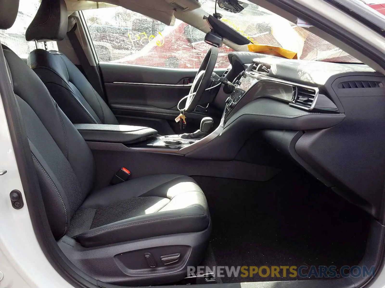 5 Photograph of a damaged car 4T1B61HK1KU258599 TOYOTA CAMRY 2019