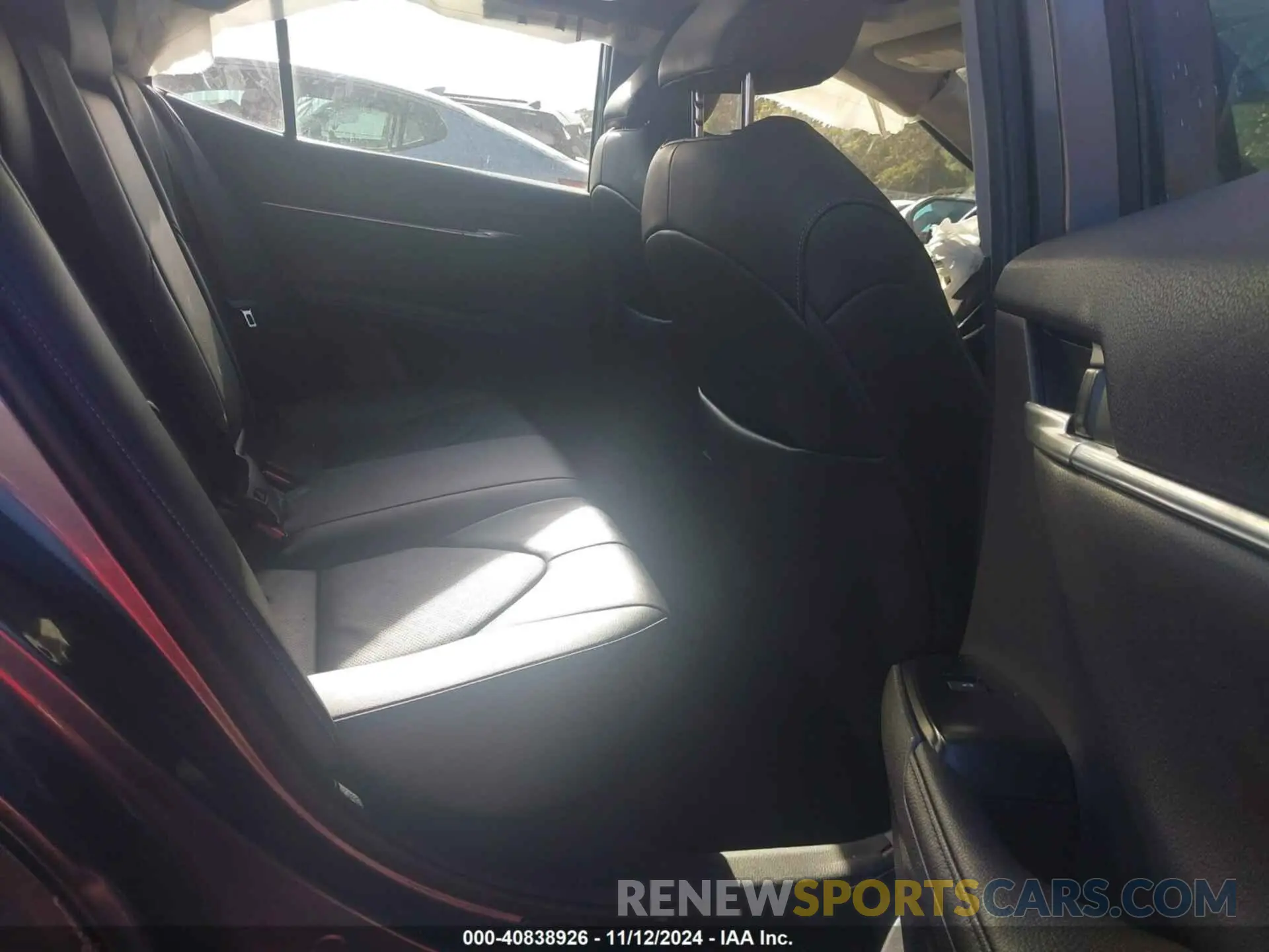 8 Photograph of a damaged car 4T1B61HK1KU265441 TOYOTA CAMRY 2019