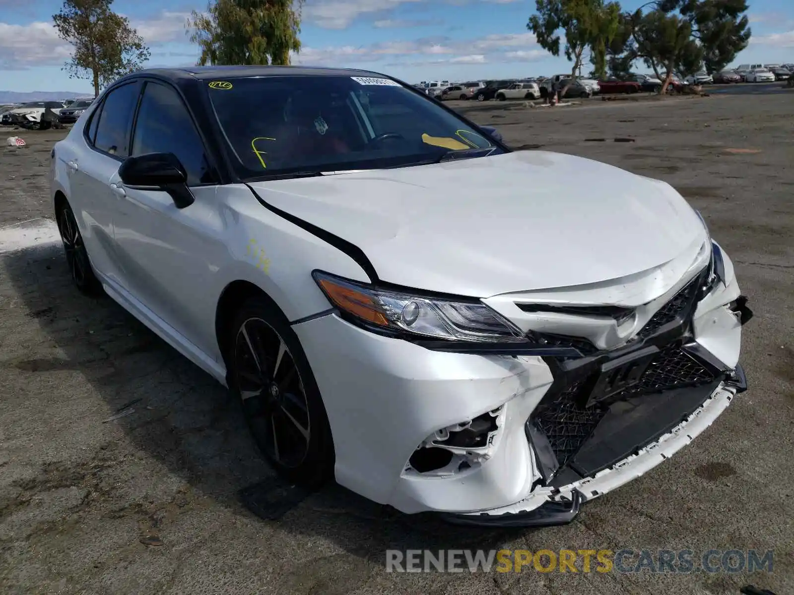 1 Photograph of a damaged car 4T1B61HK1KU277797 TOYOTA CAMRY 2019