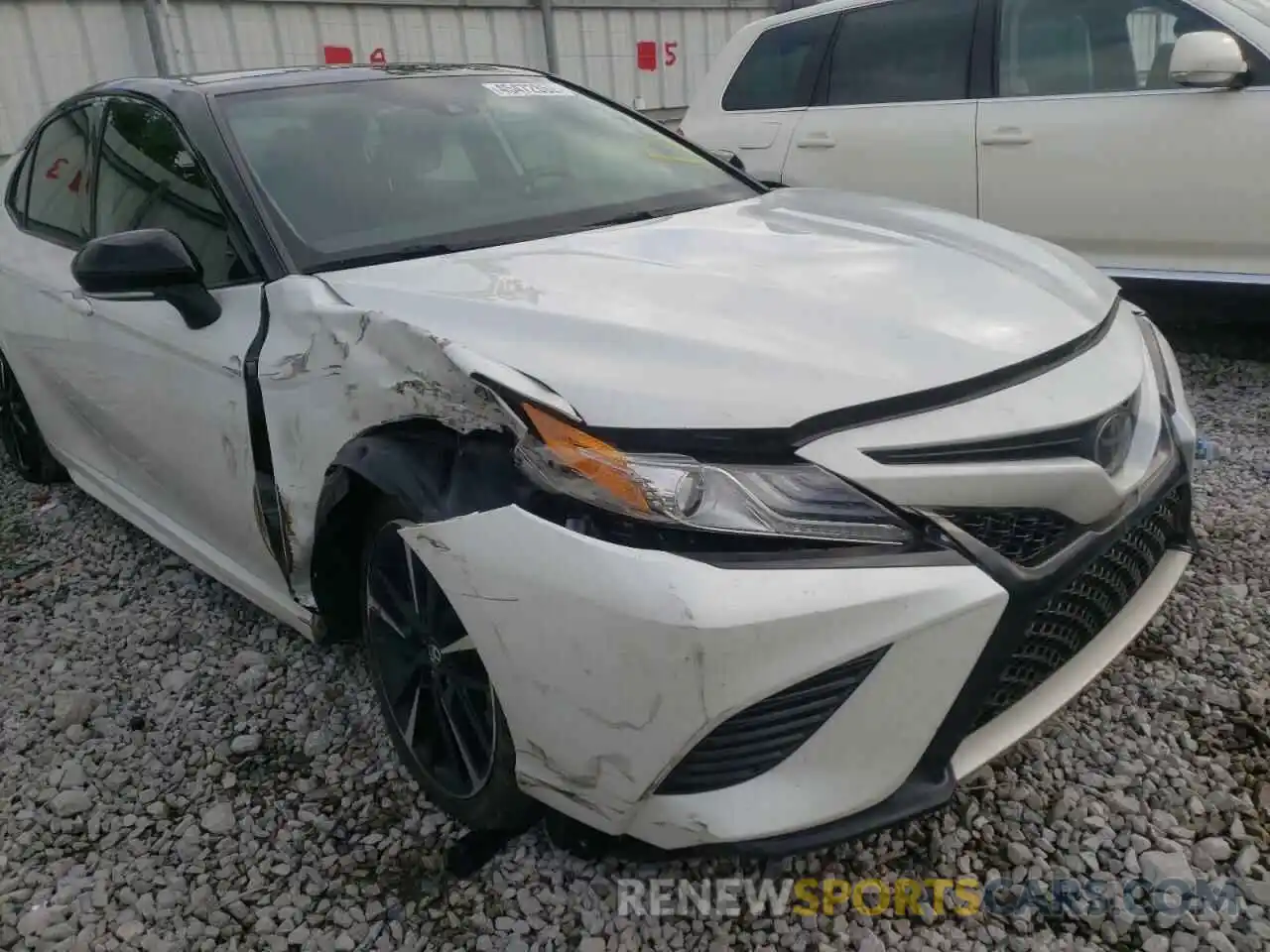 9 Photograph of a damaged car 4T1B61HK1KU281638 TOYOTA CAMRY 2019