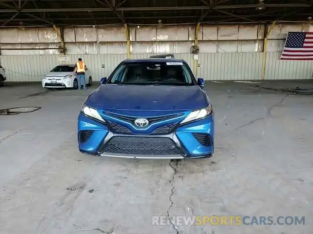 10 Photograph of a damaged car 4T1B61HK1KU286676 TOYOTA CAMRY 2019