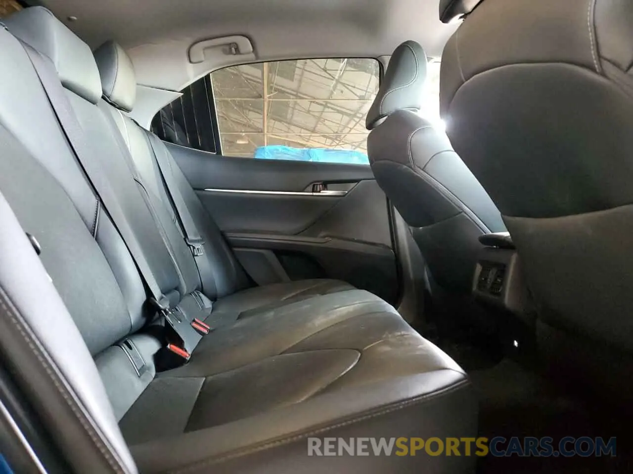 11 Photograph of a damaged car 4T1B61HK1KU286676 TOYOTA CAMRY 2019
