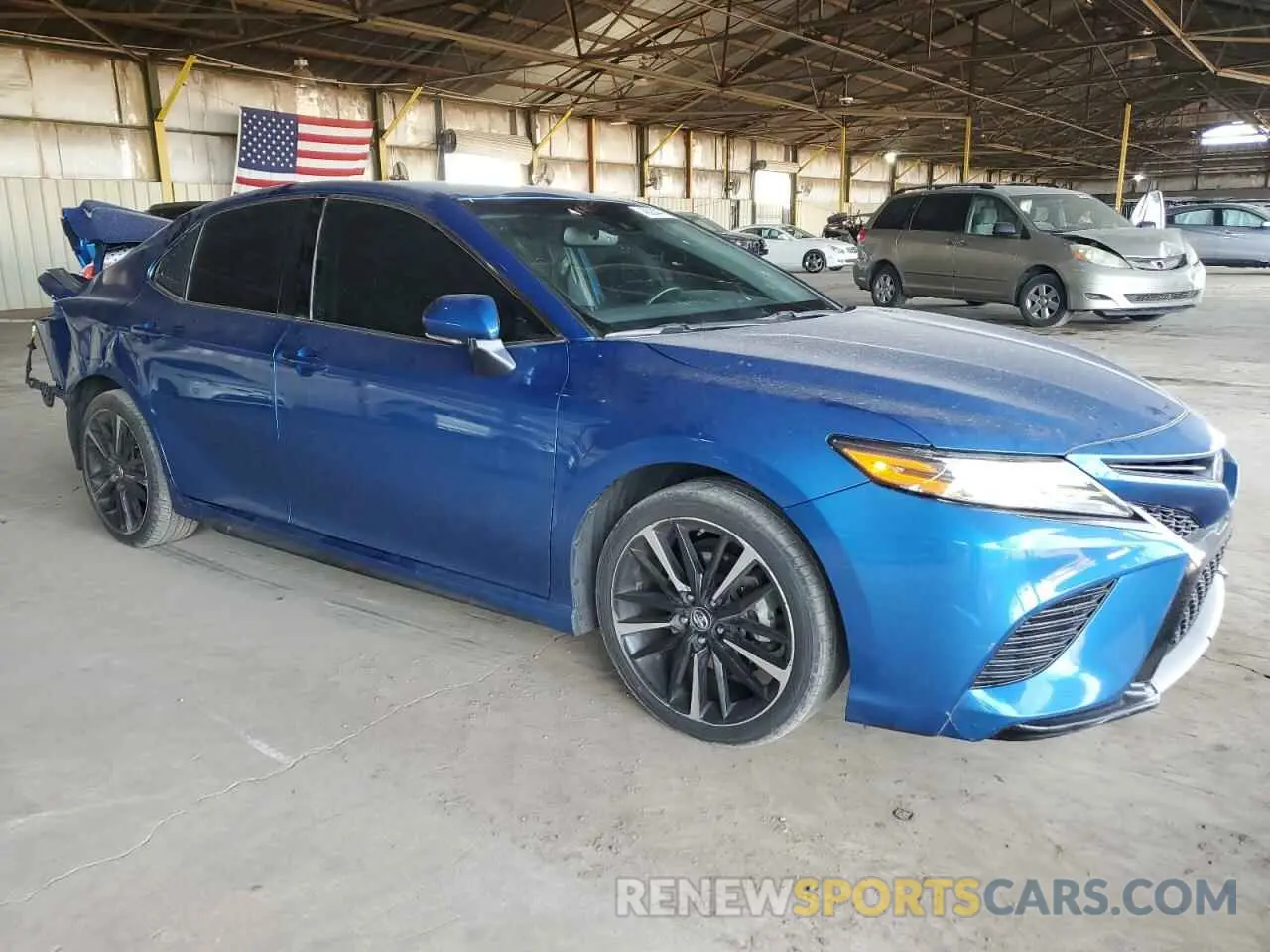 4 Photograph of a damaged car 4T1B61HK1KU286676 TOYOTA CAMRY 2019