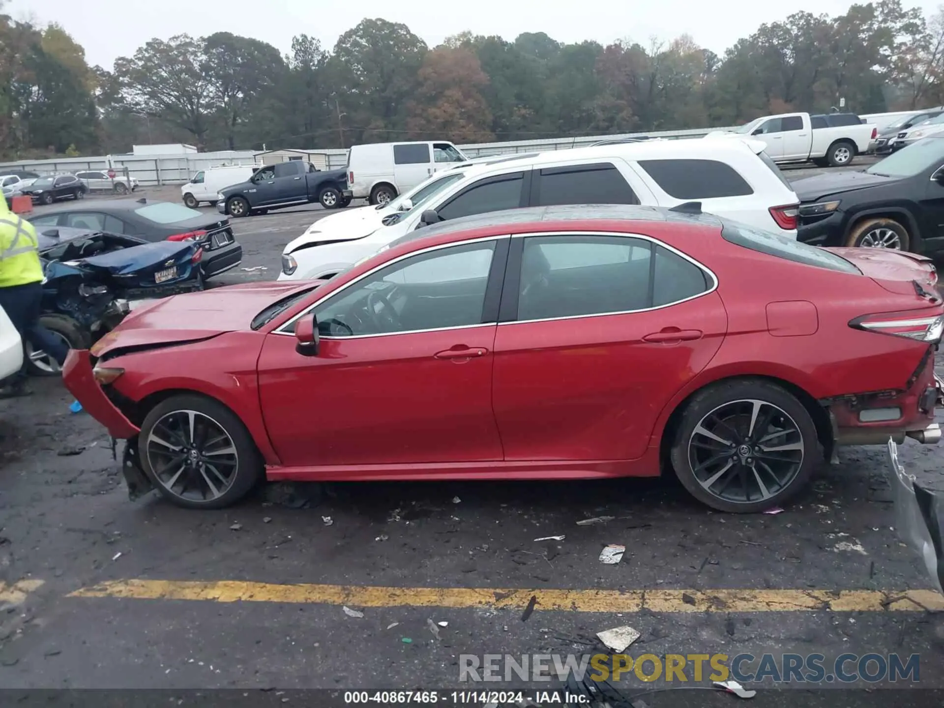 14 Photograph of a damaged car 4T1B61HK1KU286905 TOYOTA CAMRY 2019